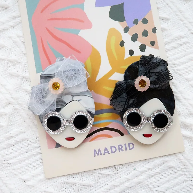 Butterfly decoration girl acrylic brooch temperament cartoon portrait chest flower badge bag clothing accessories
Butterfly decoration girl acrylic brooch temperament cartoon portrait chest flower badge bag clothing accessories