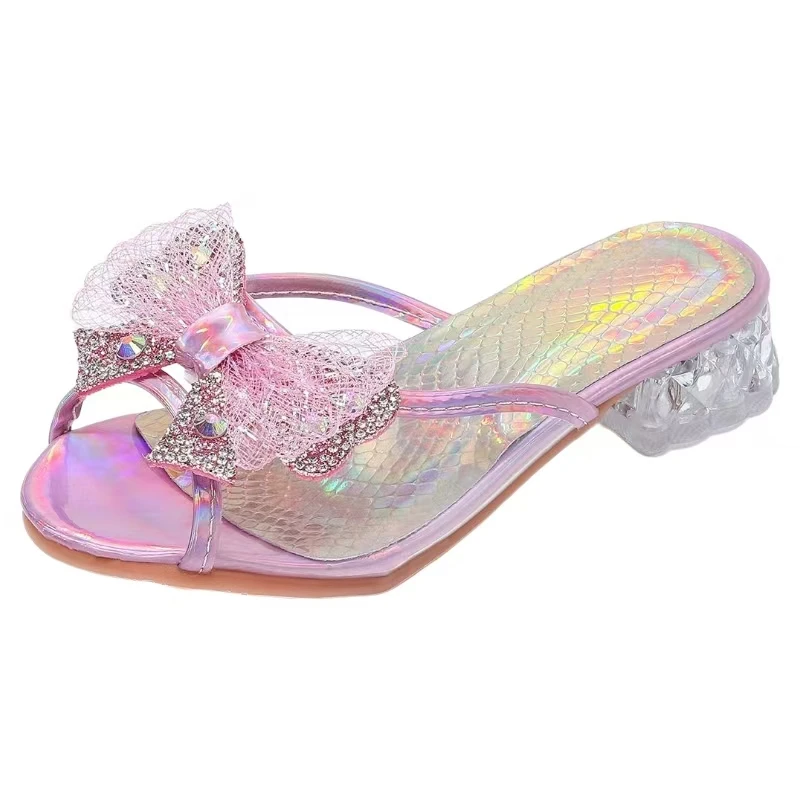 2026 Summer New Girl's Bowknot Crystal Slippers Soft Sole Low Heel Fashionable Outdoor Peep Toe Slippers Sandal Princess Slipper
2026 Summer New Girl's Bowknot Crystal Slippers Soft Sole Low Heel Fashionable Outdoor Peep Toe Slippers Sandal Princess Slipper
