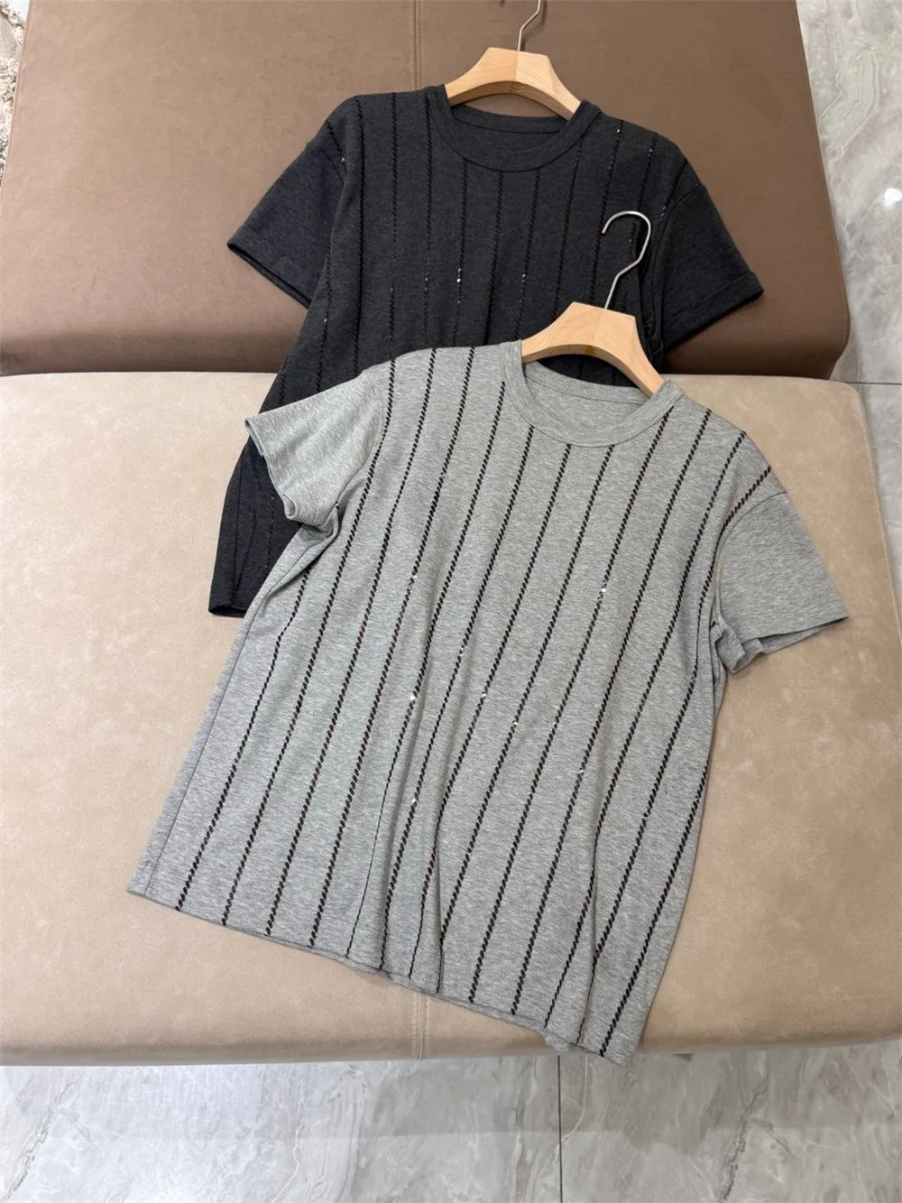 25 New Women's Sequined heavy-duty Comfortable high Count Cotton Round Neck Short Sleeved T-shirt
25 New Women's Sequined heavy-duty Comfortable high Count Cotton Round Neck Short Sleeved T-shirt