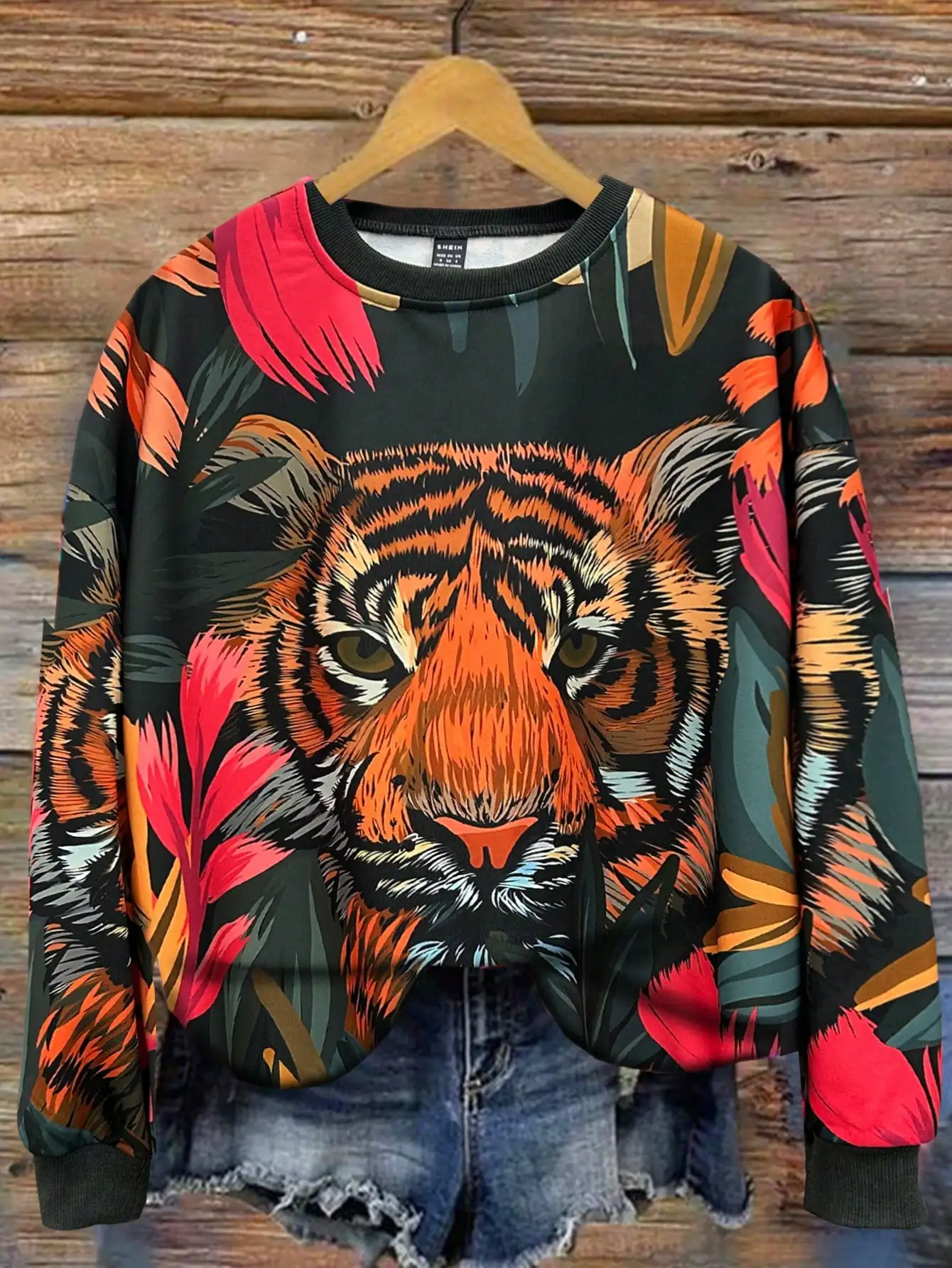 Женский укороченный свитшот с длинными рукавами и спущенным плечом, с ярким принтом тигра и тропических листьев
Женский укороченный свитшот с длинными рукавами и спущенным плечом, с ярким принтом тигра и тропических листьев