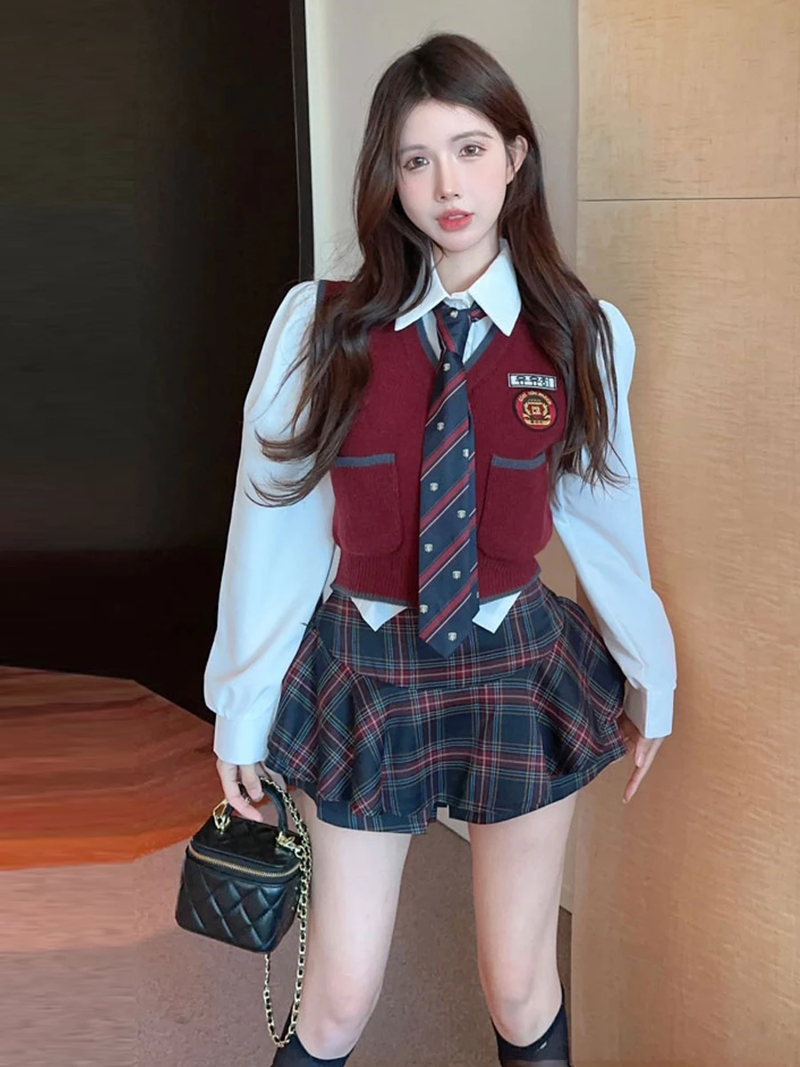 Винтажный корейский школьный комплект футболок с галстуком-клеткой и клетчатой юбкой для молодых женщин, колледж, зимняя мода
Винтажный корейский школьный комплект футболок с галстуком-клеткой и клетчатой юбкой для молодых женщин, колледж, зимняя мода