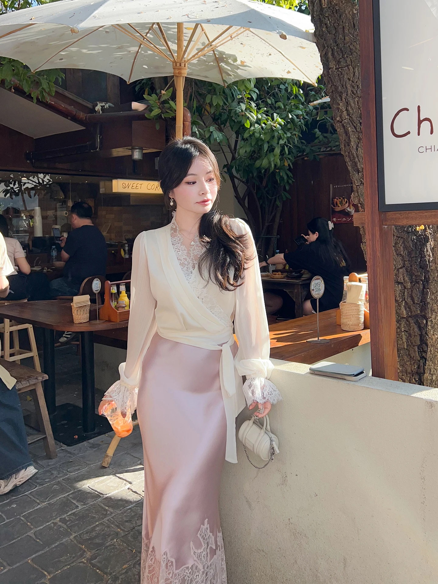 Mays Lace Shirt Women's Elegant V-Neck Long Sleeve Velvet Fabric Gown Belted Style Spring Summer Fashion Gentlewoman's Choice
Mays Lace Shirt Women's Elegant V-Neck Long Sleeve Velvet Fabric Gown Belted Style Spring Summer Fashion Gentlewoman's Choice