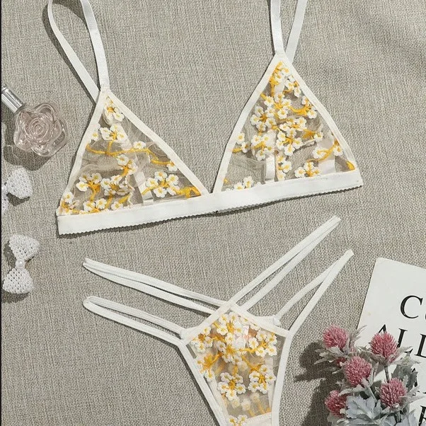 Embroidered patterned girl's bra comfortable and traceless pure cotton thin small breasts close up fresh girlish style underwear
Embroidered patterned girl's bra comfortable and traceless pure cotton thin small breasts close up fresh girlish style underwear