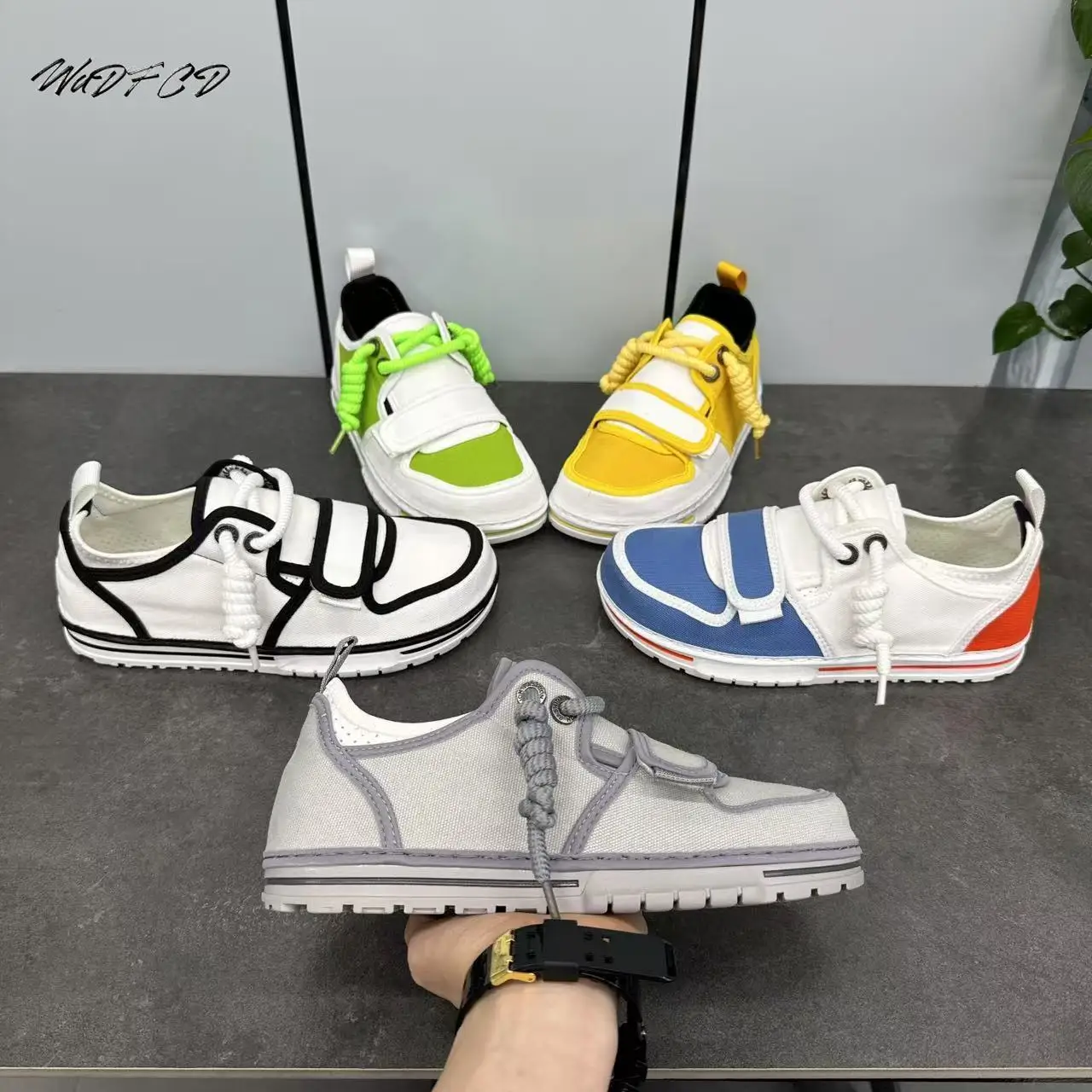 Loafers Mens Designer Retro Casual Sneakers Fashion Leather Canvas Breathable Flat Board Shoes Trend Easy Matching Driving Shoes
Loafers Mens Designer Retro Casual Sneakers Fashion Leather Canvas Breathable Flat Board Shoes Trend Easy Matching Driving Shoes