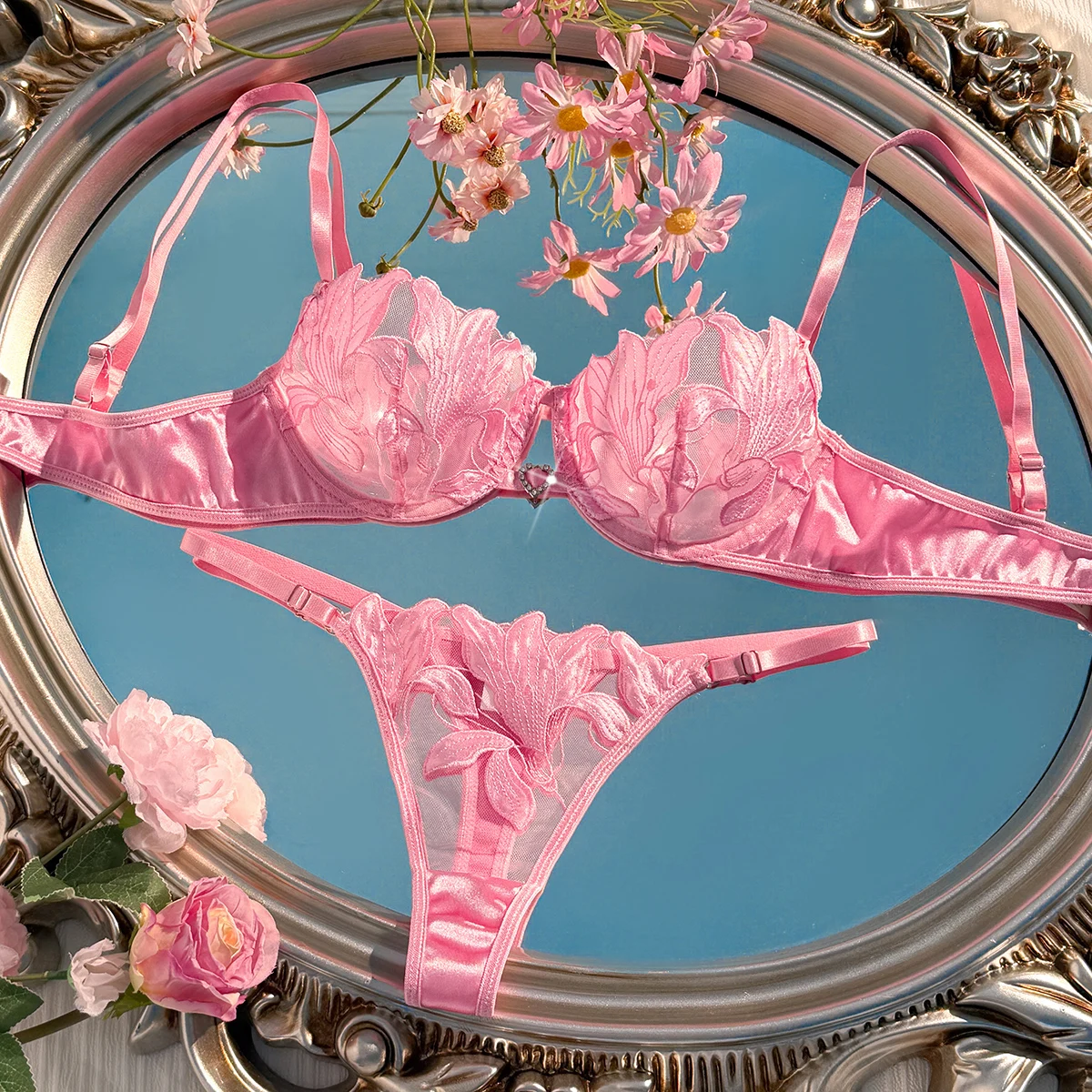 Розовый стиль девушки становится удобной и дышащей. Поставляется с бюстгальтером в форме кружева и регулируемыми бретелями ZA824031.
Розовый стиль девушки становится удобной и дышащей. Поставляется с бюстгальтером в форме кружева и регулируемыми бретелями ZA824031.