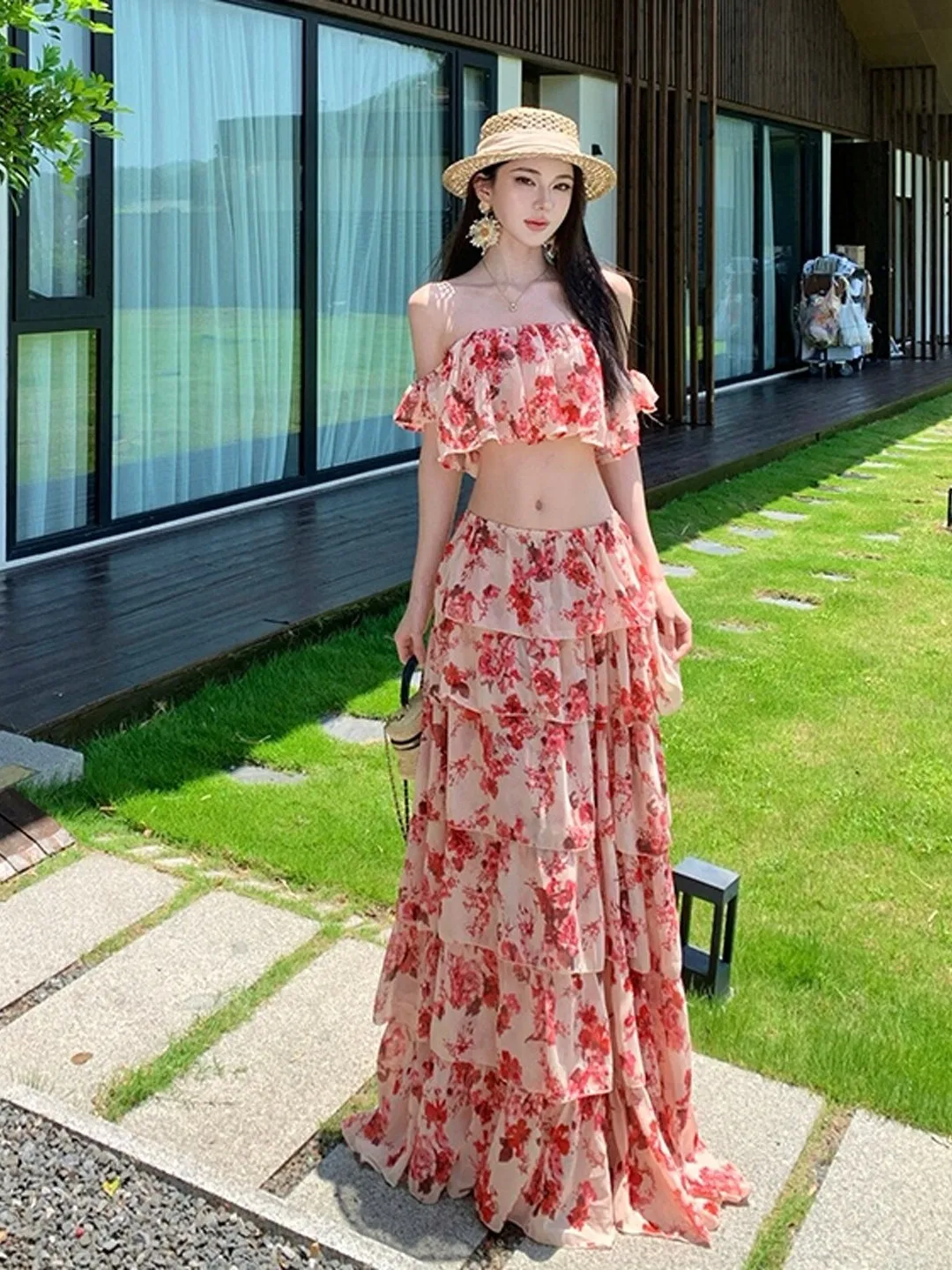 Unique Floral Print One-Shoulder Top And Skirt Set Beautiful Comfortable Casual Wear for Summer Season Women's Fashion Ensemble
Unique Floral Print One-Shoulder Top And Skirt Set Beautiful Comfortable Casual Wear for Summer Season Women's Fashion Ensemble