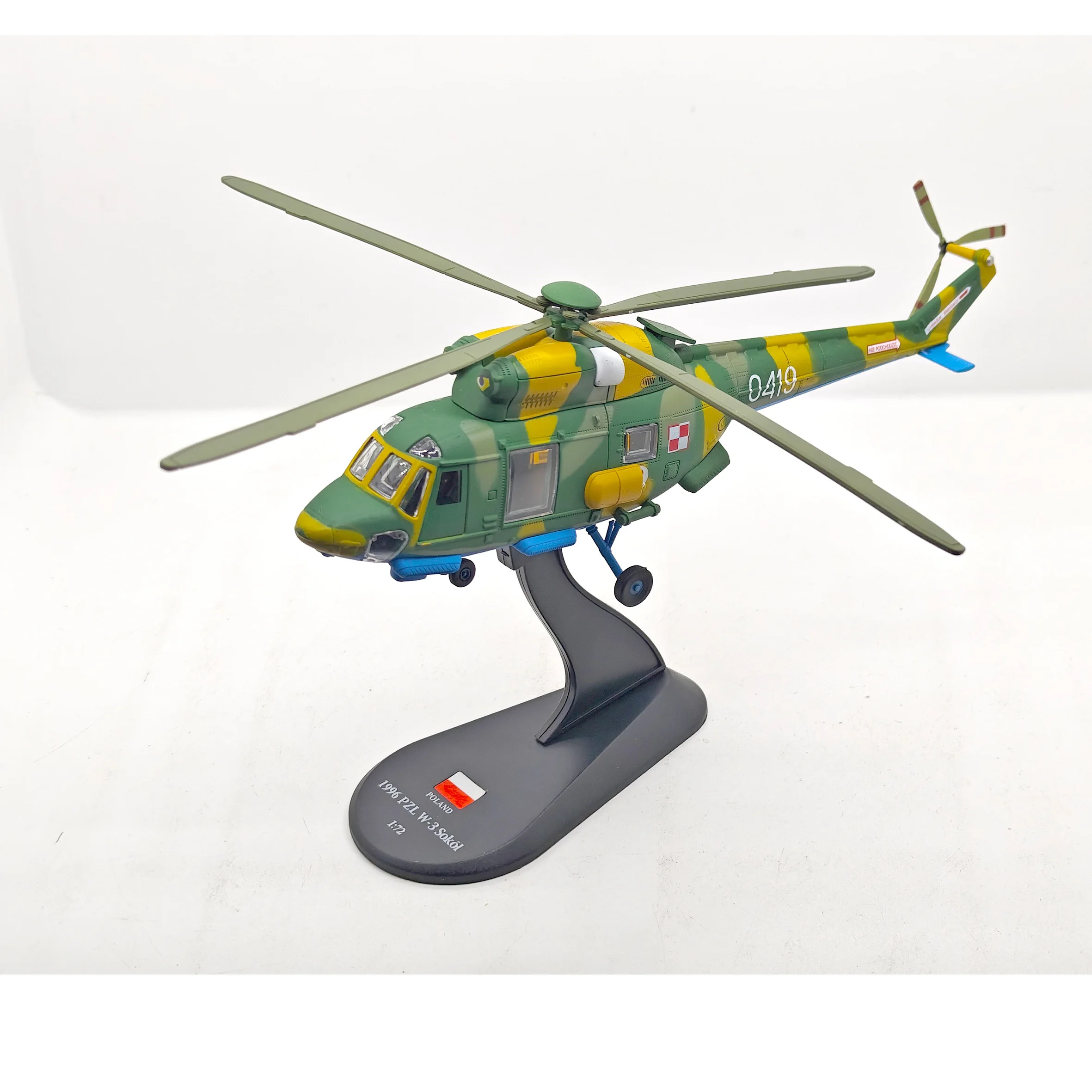 Spot 1: 72 POLAND 1996 PZL W-3 helicopter model (slight flaw) Static model out of print
Spot 1: 72 POLAND 1996 PZL W-3 helicopter model (slight flaw) Static model out of print