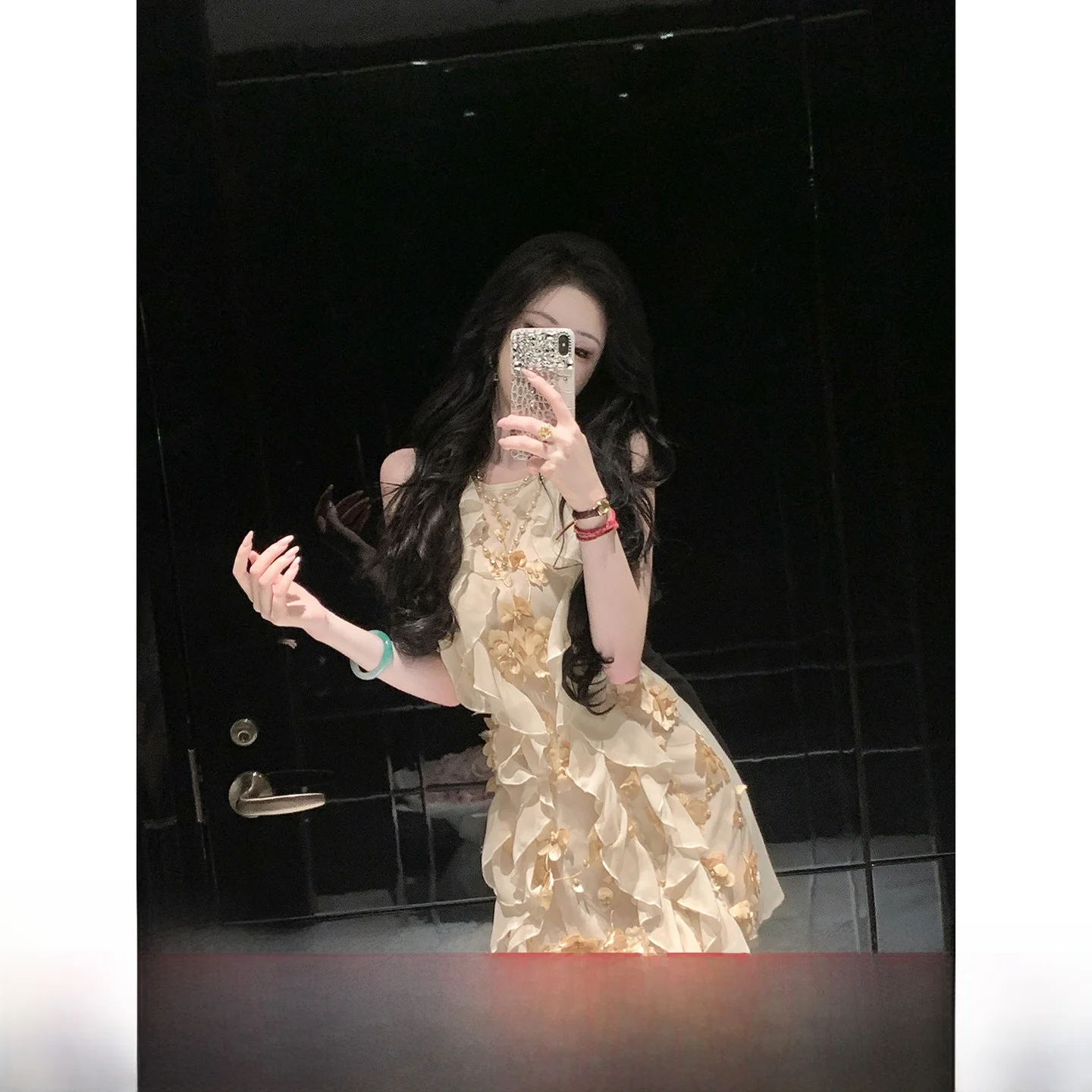 Syqiao Spello 3D Flower Pearl Chiffon Short Dress with Lace Hem Elegant Neckline High Waist Polymide Blend Sleeveless H-Shape
Syqiao Spello 3D Flower Pearl Chiffon Short Dress with Lace Hem Elegant Neckline High Waist Polymide Blend Sleeveless H-Shape