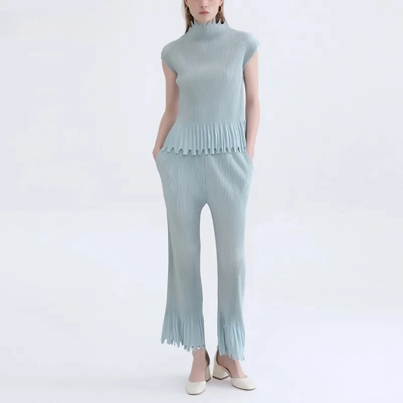 Miyake Fashion Solid Color Pleated Women's Suit 2025 Summer Solid Color Semi-turtleneck Top Straight Fringed Pants Two-piece Set
Miyake Fashion Solid Color Pleated Women's Suit 2025 Summer Solid Color Semi-turtleneck Top Straight Fringed Pants Two-piece Set