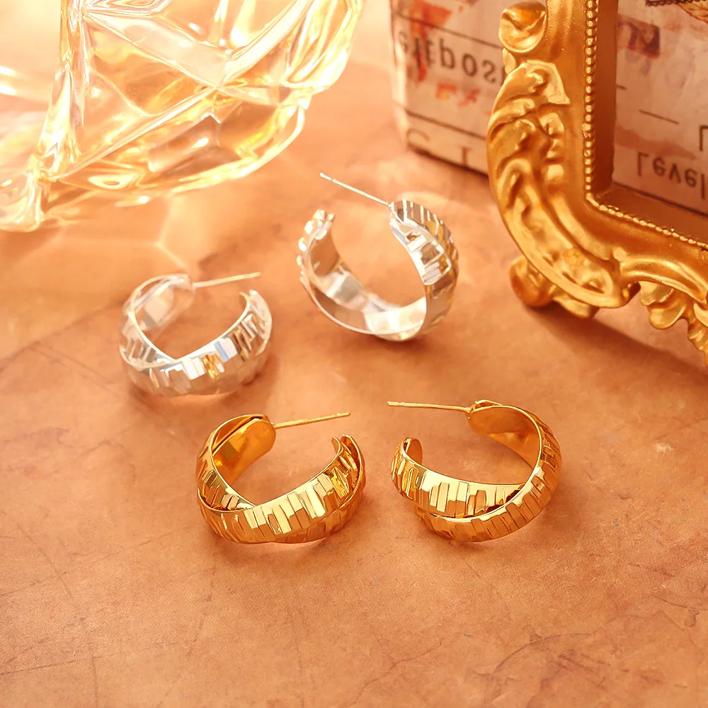 Niche cold style striped cross C hoop earrings light luxury retro fashion exquisite earrings unique unique earrings for women
Niche cold style striped cross C hoop earrings light luxury retro fashion exquisite earrings unique unique earrings for women