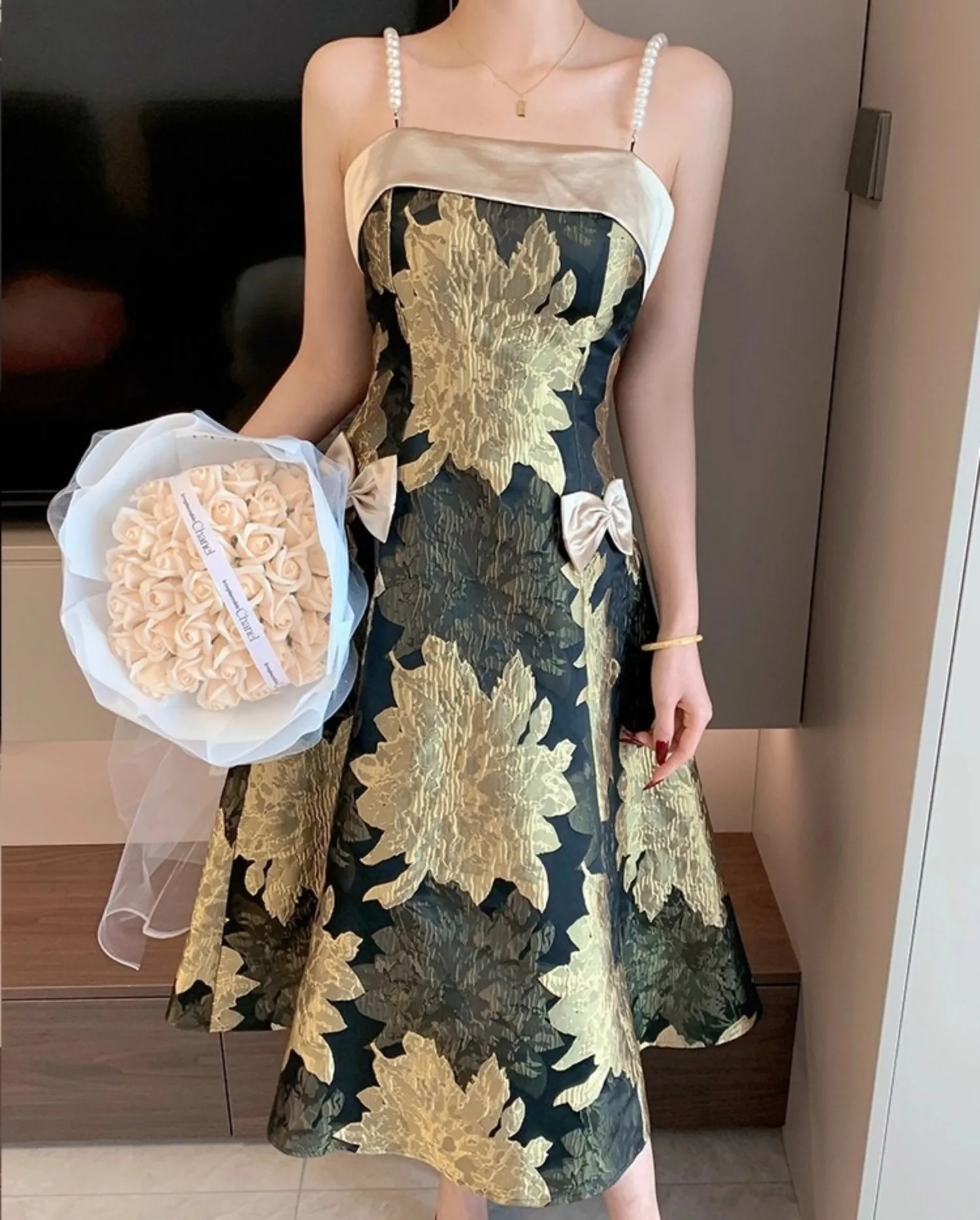 Black Jacquard Elegant Dress Women Strapped Sleeveless Summer Evening Party Vestidos Bodycon Slash Neck Cloth Lady
Black Jacquard Elegant Dress Women Strapped Sleeveless Summer Evening Party Vestidos Bodycon Slash Neck Cloth Lady