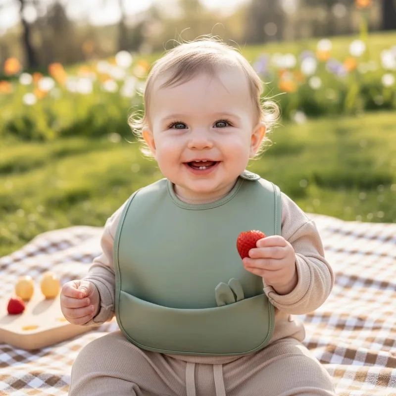 Новый детский нагрудник-слюнявчик из ПУ с большим карманом для мальчиков и девочек, водонепроницаемый, грязеотталкивающий
Новый детский нагрудник-слюнявчик из ПУ с большим карманом для мальчиков и девочек, водонепроницаемый, грязеотталкивающий