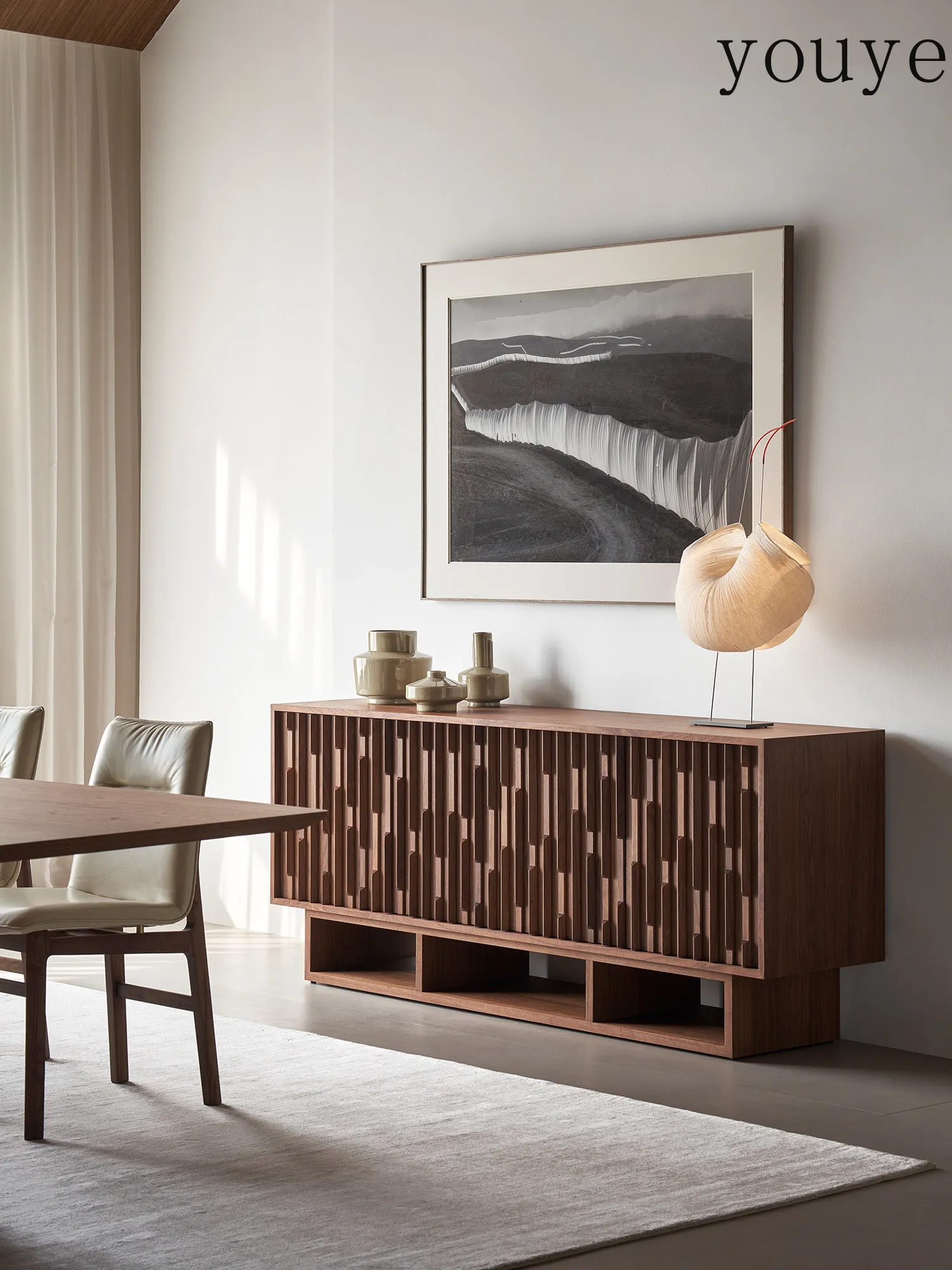 Floating shadow solid wood dining side cabinet antique North American black walnut living room storage wall locker
Floating shadow solid wood dining side cabinet antique North American black walnut living room storage wall locker