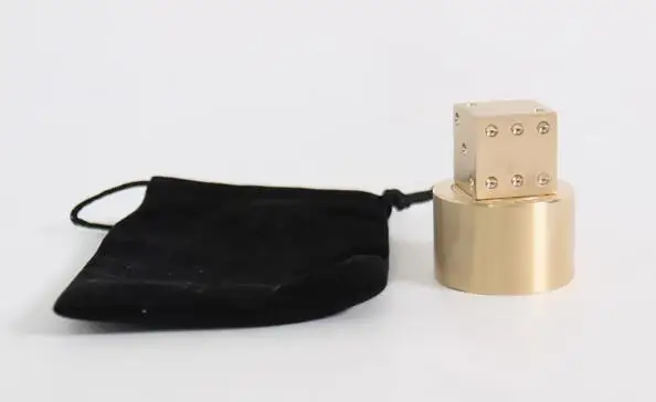 Super Mental Die (Brass) Magic Tricks Stage Close Up Magia Dice Number Prediction Magic Metalism Gimmick Prop Magic Accessories 
Super Mental Die (Brass) Magic Tricks Stage Close Up Magia Dice Number Prediction Magic Metalism Gimmick Prop Magic Accessories