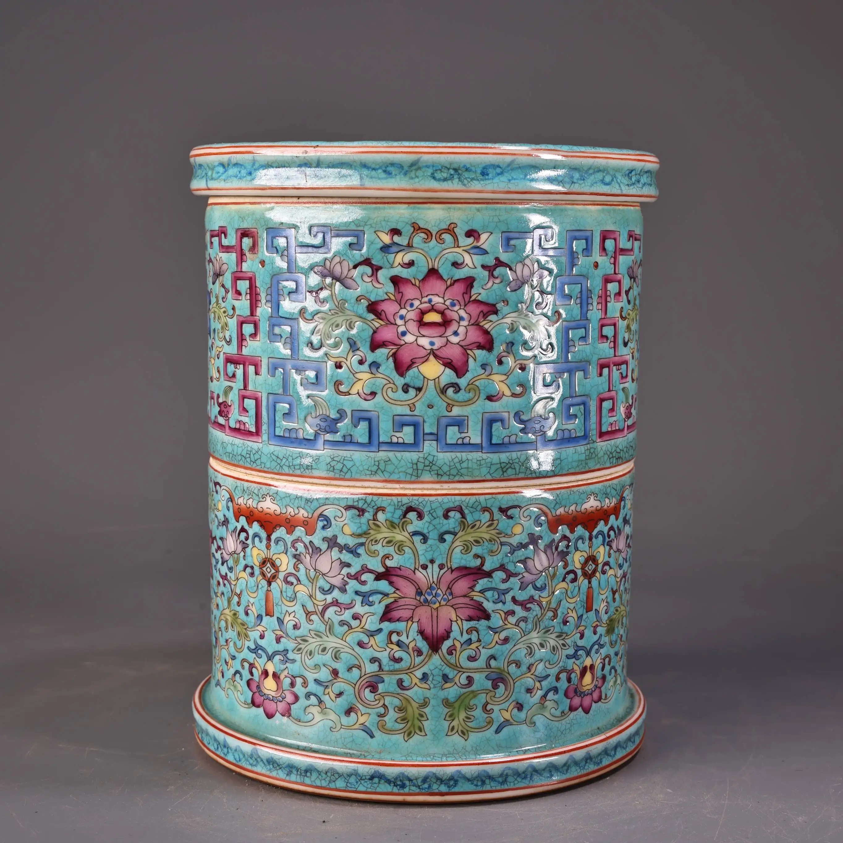 7"Old Porcelain Enamel Painted Outline in gold Petal Lotus Pattern pen holder Bamboo shaped pen holder Study Ornaments
7"Old Porcelain Enamel Painted Outline in gold Petal Lotus Pattern pen holder Bamboo shaped pen holder Study Ornaments