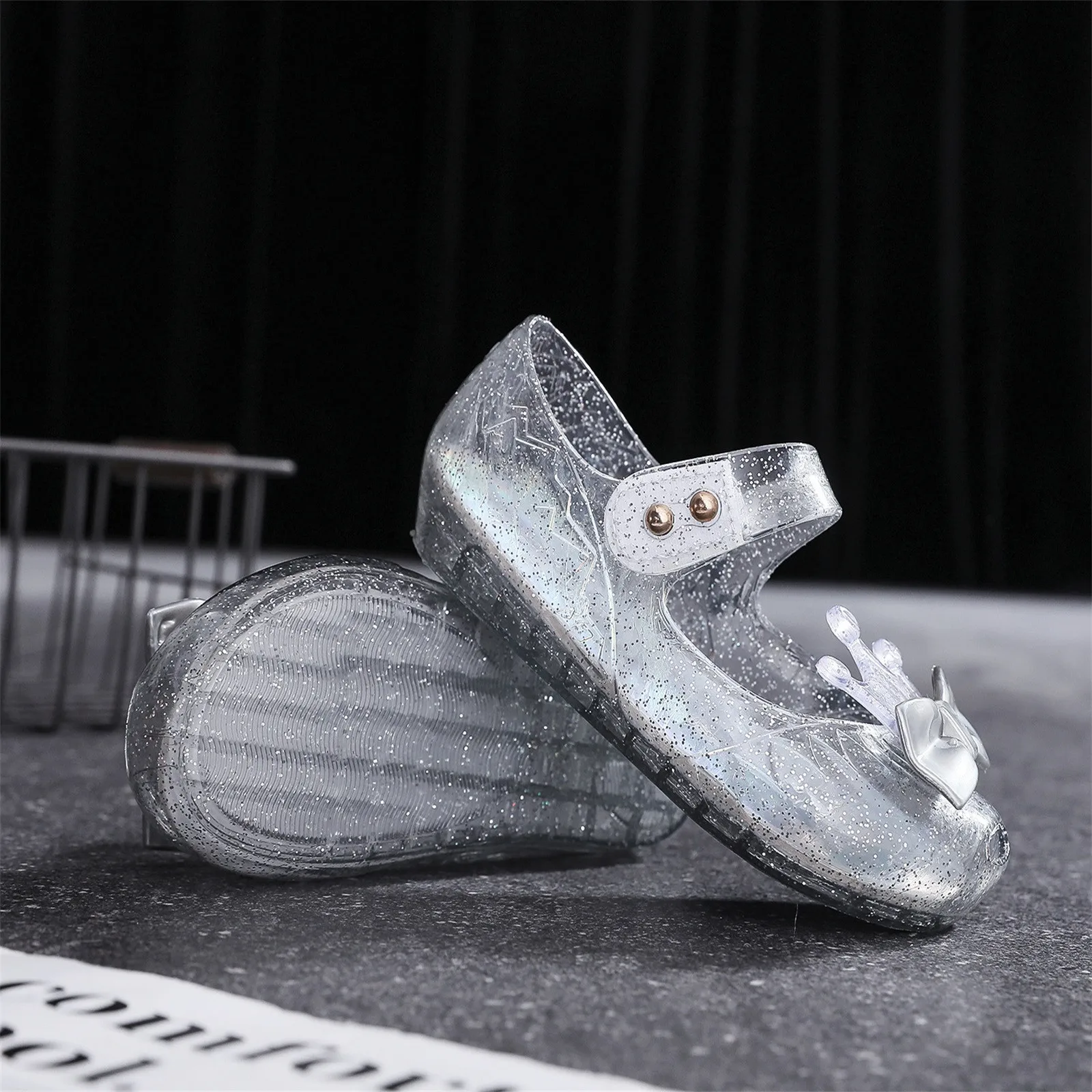 Elegant Fashion Laser Fine Glitter Fish Mouth Children'S Casual Shoes Bow Crown Decoration Buckle Girls Sandals Kids Party Shoes
Elegant Fashion Laser Fine Glitter Fish Mouth Children'S Casual Shoes Bow Crown Decoration Buckle Girls Sandals Kids Party Shoes