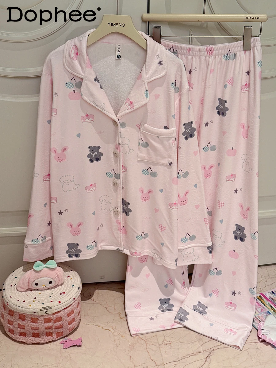 Женские пижамы, осенне-зимний тонкий бархатный утолщенный теплый двусторонний бархатный комплект с рисунком медведя, милая носимая домашняя одежда
Женские пижамы, осенне-зимний тонкий бархатный утолщенный теплый двусторонний бархатный комплект с рисунком медведя, милая носимая домашняя одежда