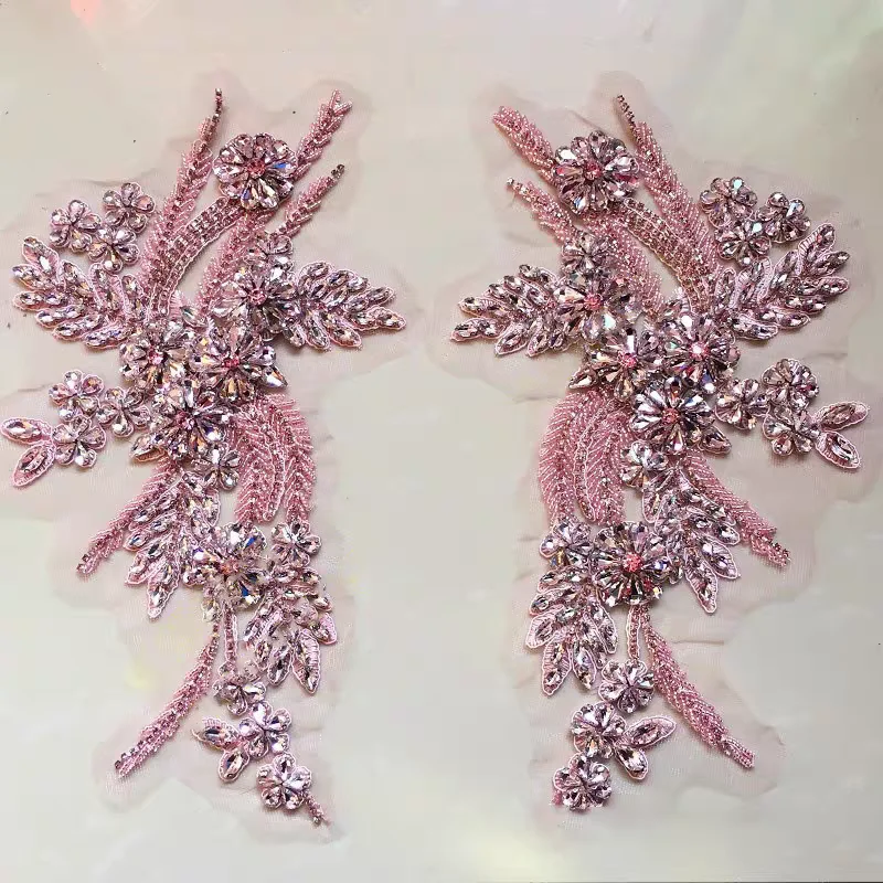 Beaded floral appliqués, hand-sewn rhinestone symmetrical floral patterns, garment accessories, fabric patches
Beaded floral appliqués, hand-sewn rhinestone symmetrical floral patterns, garment accessories, fabric patches