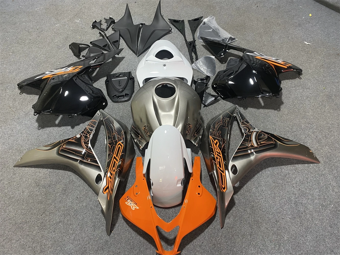 Комплект обтекателя мотоцикла подходит для Honda CBR600RR 09-12 лет CBR600 F5 2009 2010 2011 2012, обтекатель, черный, оранжевый, белый
Комплект обтекателя мотоцикла подходит для Honda CBR600RR 09-12 лет CBR600 F5 2009 2010 2011 2012, обтекатель, черный, оранжевый, белый