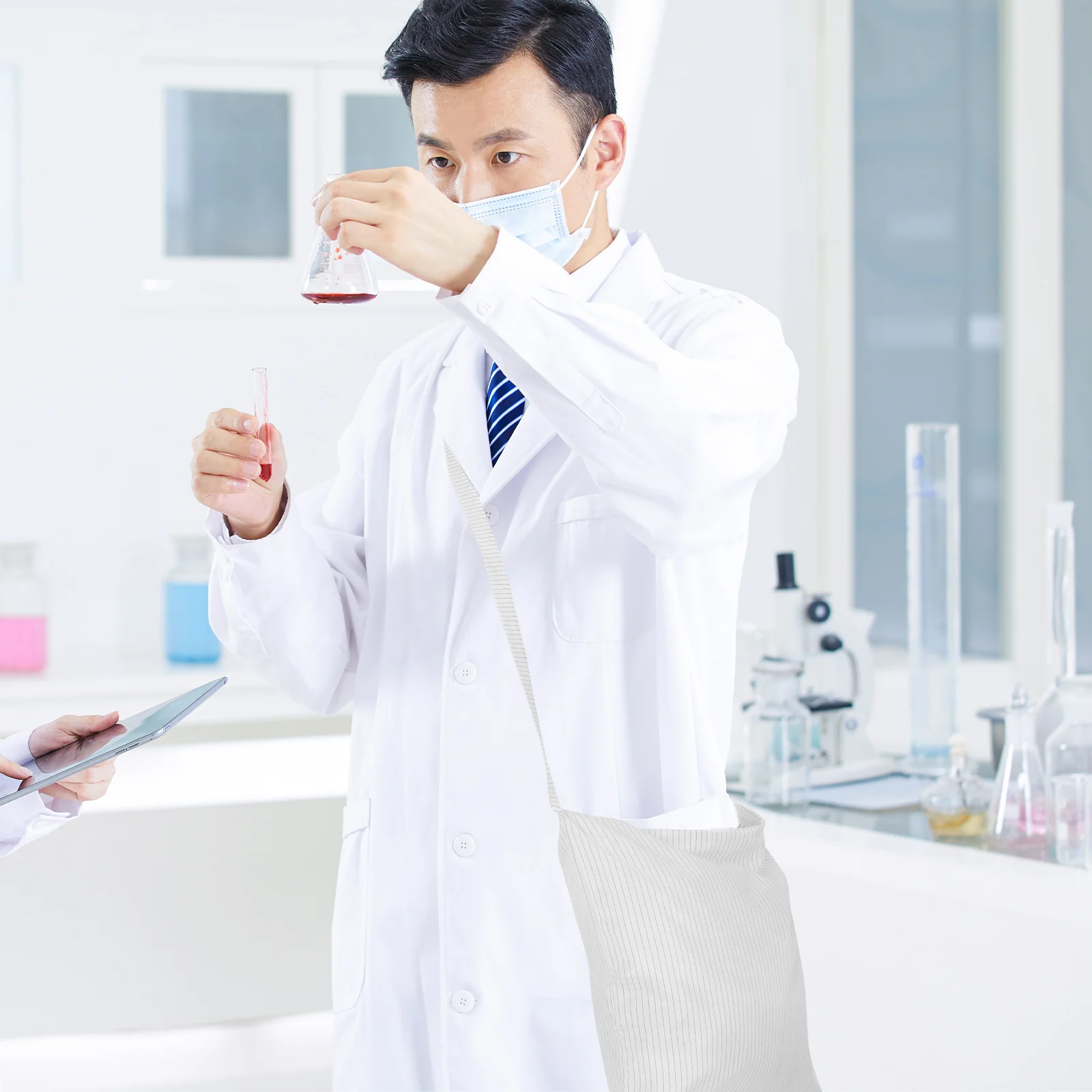 Waterproof Anti-Static Cleanroom Storage Bag with Shoulder Strap Reusable Protective Electrostatic Garment Pouch for Cleanroom
Waterproof Anti-Static Cleanroom Storage Bag with Shoulder Strap Reusable Protective Electrostatic Garment Pouch for Cleanroom