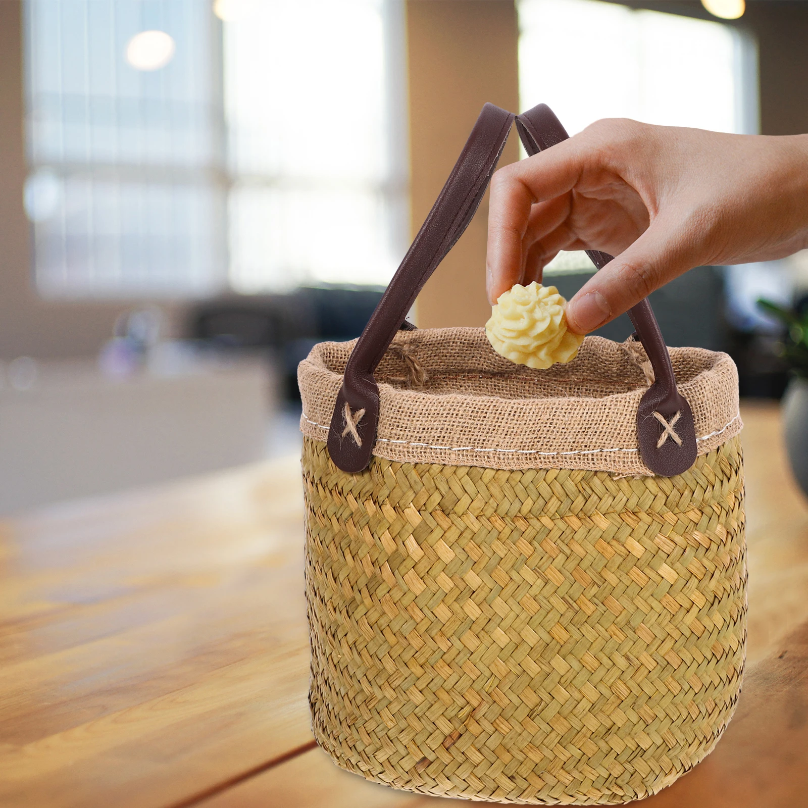 Flower Woven Handmade Storage Basket Portable Linen Handle Decorative Seaweed Natural Multi Purpose Wedding Home Basket
Flower Woven Handmade Storage Basket Portable Linen Handle Decorative Seaweed Natural Multi Purpose Wedding Home Basket