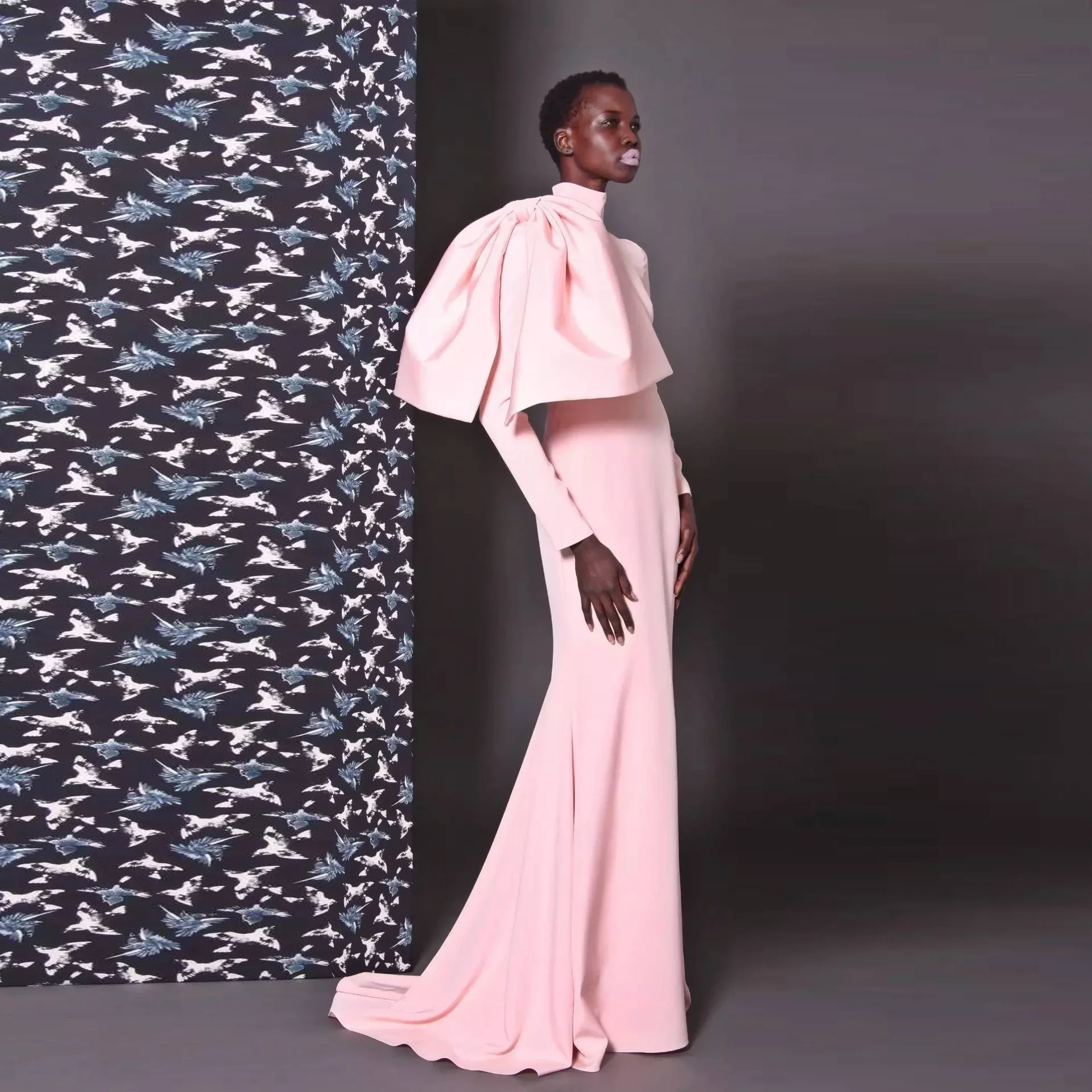 Robe de soiree New Elegant Prom Gown Mermaid abiye gece elbises Pink Prom Gown Shoulder Bow Long Sleeve Elegant Formal Dresses
Robe de soiree New Elegant Prom Gown Mermaid abiye gece elbises Pink Prom Gown Shoulder Bow Long Sleeve Elegant Formal Dresses