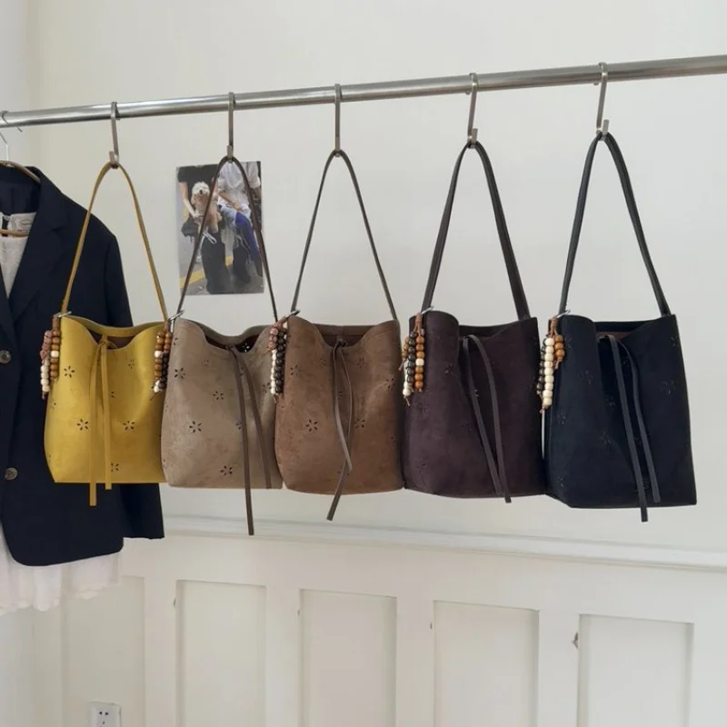 Высокомодная дизайнерская большая сумка для женщин из гальковой кожи с ярким вариантом цвета для выставочного стиля
Высокомодная дизайнерская большая сумка для женщин из гальковой кожи с ярким вариантом цвета для выставочного стиля