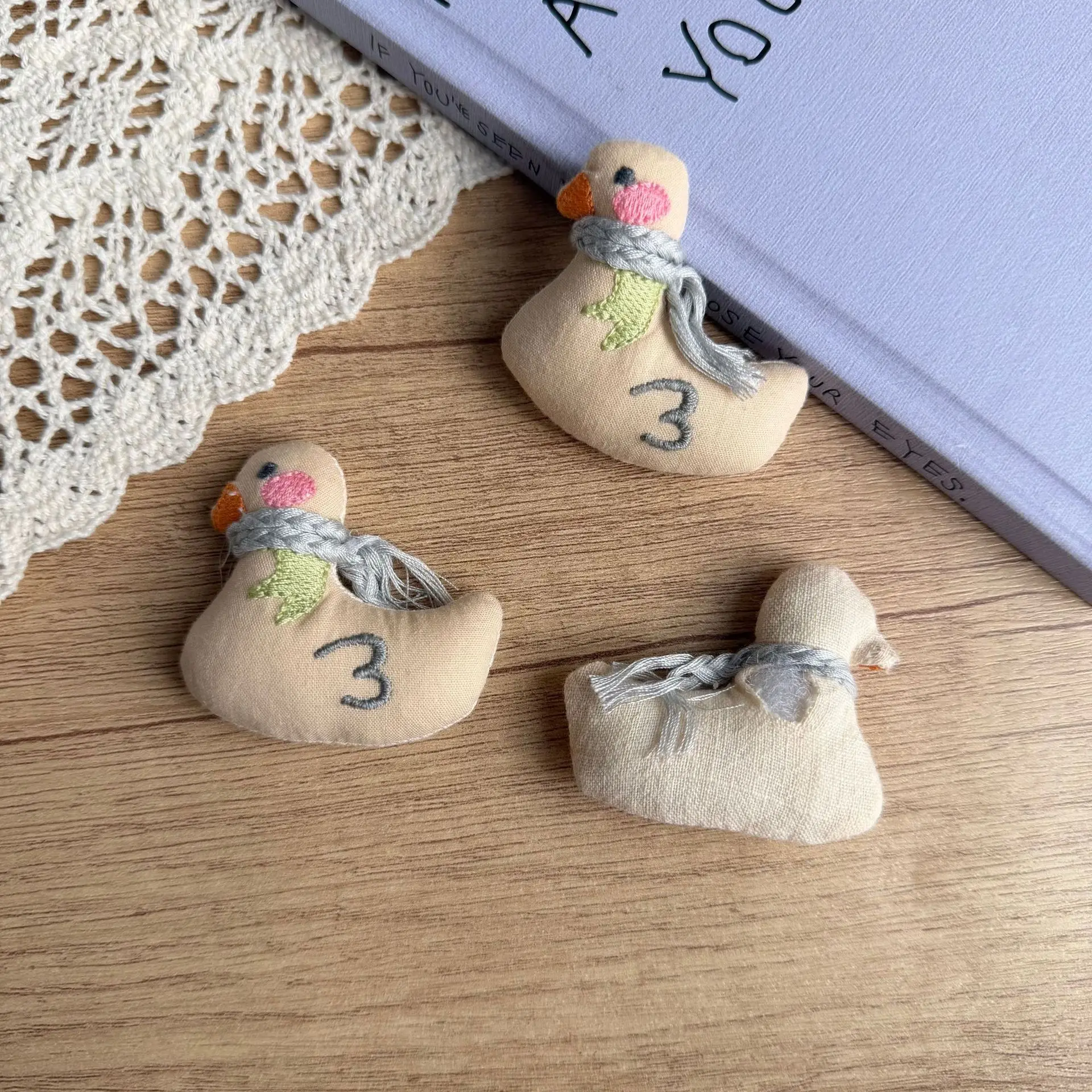 Japanese Forest Style Duck Embellishment Handmade Embroidery Brooch for Hat Bag Scarf Versatile Cute Premium
Japanese Forest Style Duck Embellishment Handmade Embroidery Brooch for Hat Bag Scarf Versatile Cute Premium