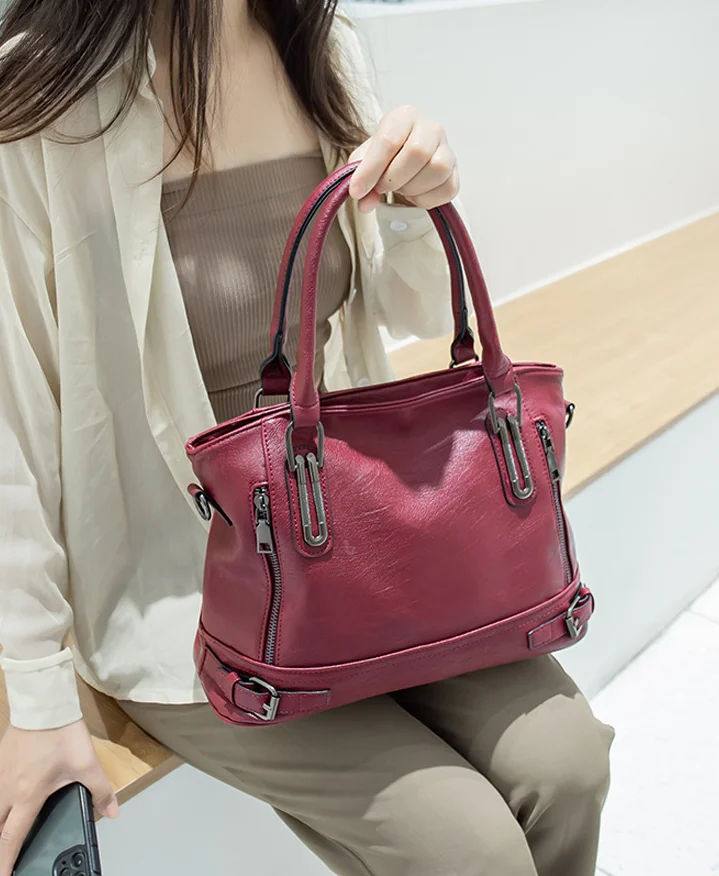 European and American Fashion Versatile Women's Handbag Women's Hand-Held Single Shoulder Diagonal Cross Bag
European and American Fashion Versatile Women's Handbag Women's Hand-Held Single Shoulder Diagonal Cross Bag