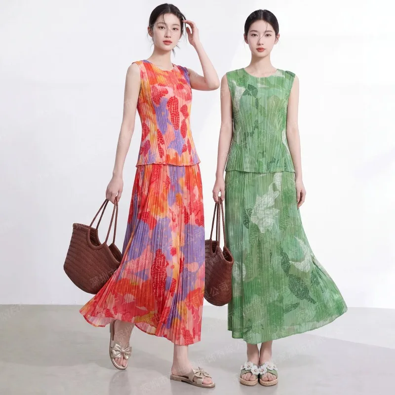 Miyake Pleated New T-Shirt Fashion Set Summer High-End Printed Sleeveless Vest and Skirt Daily Wear Commuting Two-Piece Set
Miyake Pleated New T-Shirt Fashion Set Summer High-End Printed Sleeveless Vest and Skirt Daily Wear Commuting Two-Piece Set