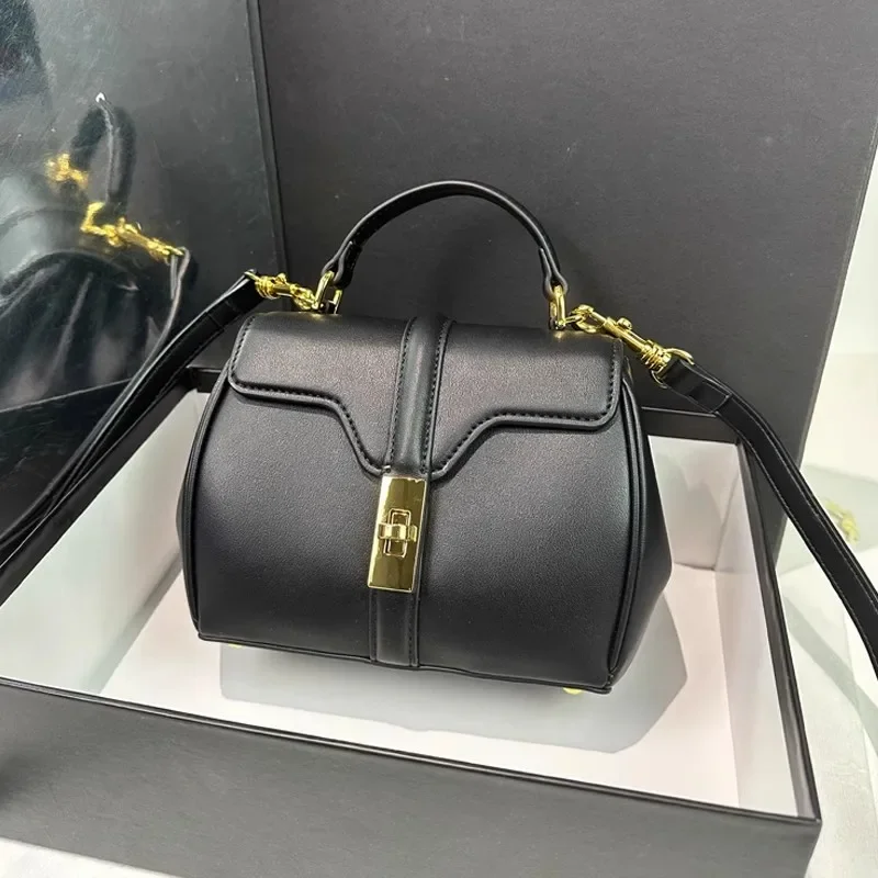 Luxury Brand Fashion Versatile Retro Women's Handbag with High Texture Classic Large Capacity Single Shoulder Crossbody Bag
Luxury Brand Fashion Versatile Retro Women's Handbag with High Texture Classic Large Capacity Single Shoulder Crossbody Bag
