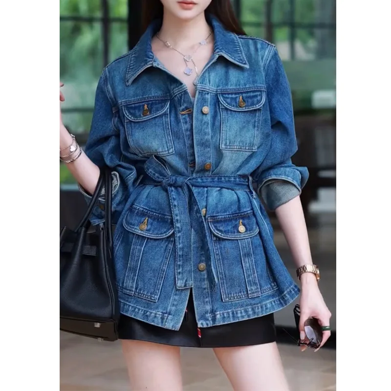 Осенне-зимняя женская классическая потертая джинсовая куртка с тонкой талией, элегантное синее повседневное синее джинсовое пальто с несколькими карманами и длинными рукавами
Осенне-зимняя женская классическая потертая джинсовая куртка с тонкой талией, элегантное синее повседневное синее джинсовое пальто с несколькими карманами и длинными рукавами