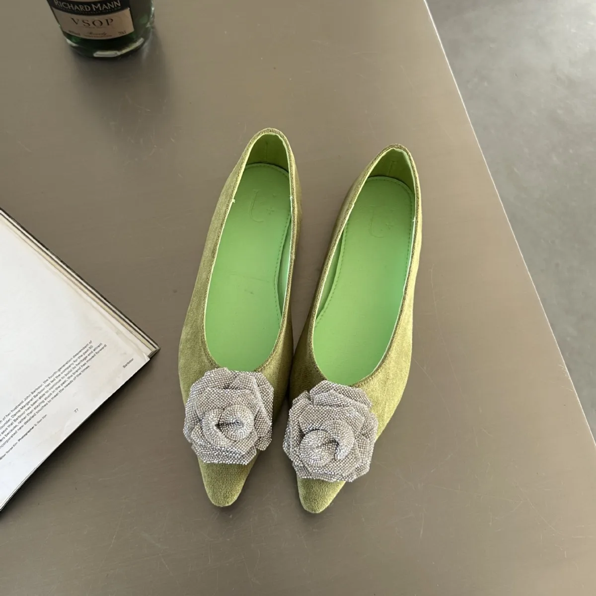 Versatile Pointed Pink Shoes Spring and Autumn New French Retro Flat Bottom Style Commuting Work Single Shoes for Women
Versatile Pointed Pink Shoes Spring and Autumn New French Retro Flat Bottom Style Commuting Work Single Shoes for Women
