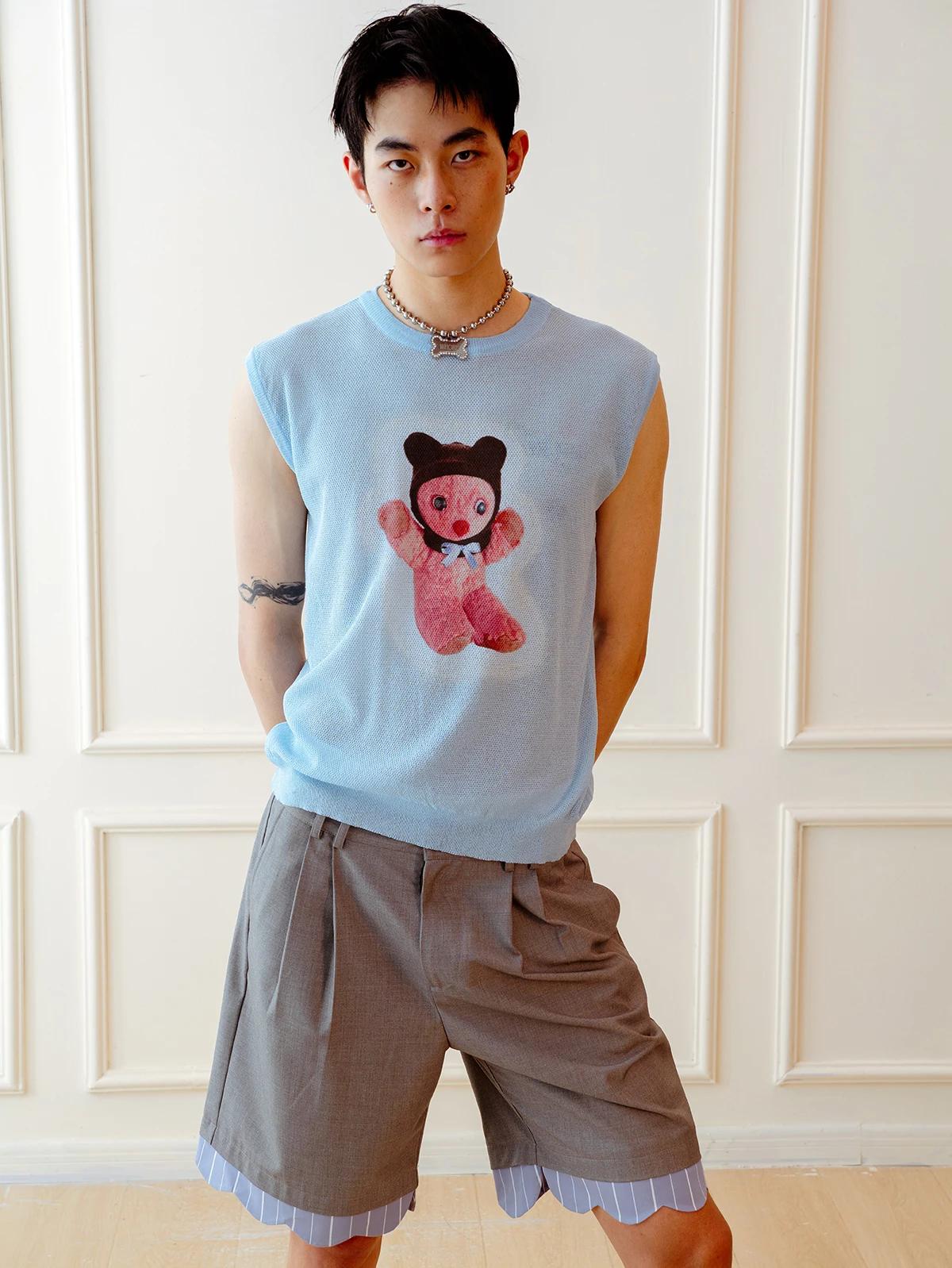KADAKADA Original Design Vintage Knitted Gradient Print Lightweight Breathable Bear Head Cover Sleeveless Top for Youth
KADAKADA Original Design Vintage Knitted Gradient Print Lightweight Breathable Bear Head Cover Sleeveless Top for Youth