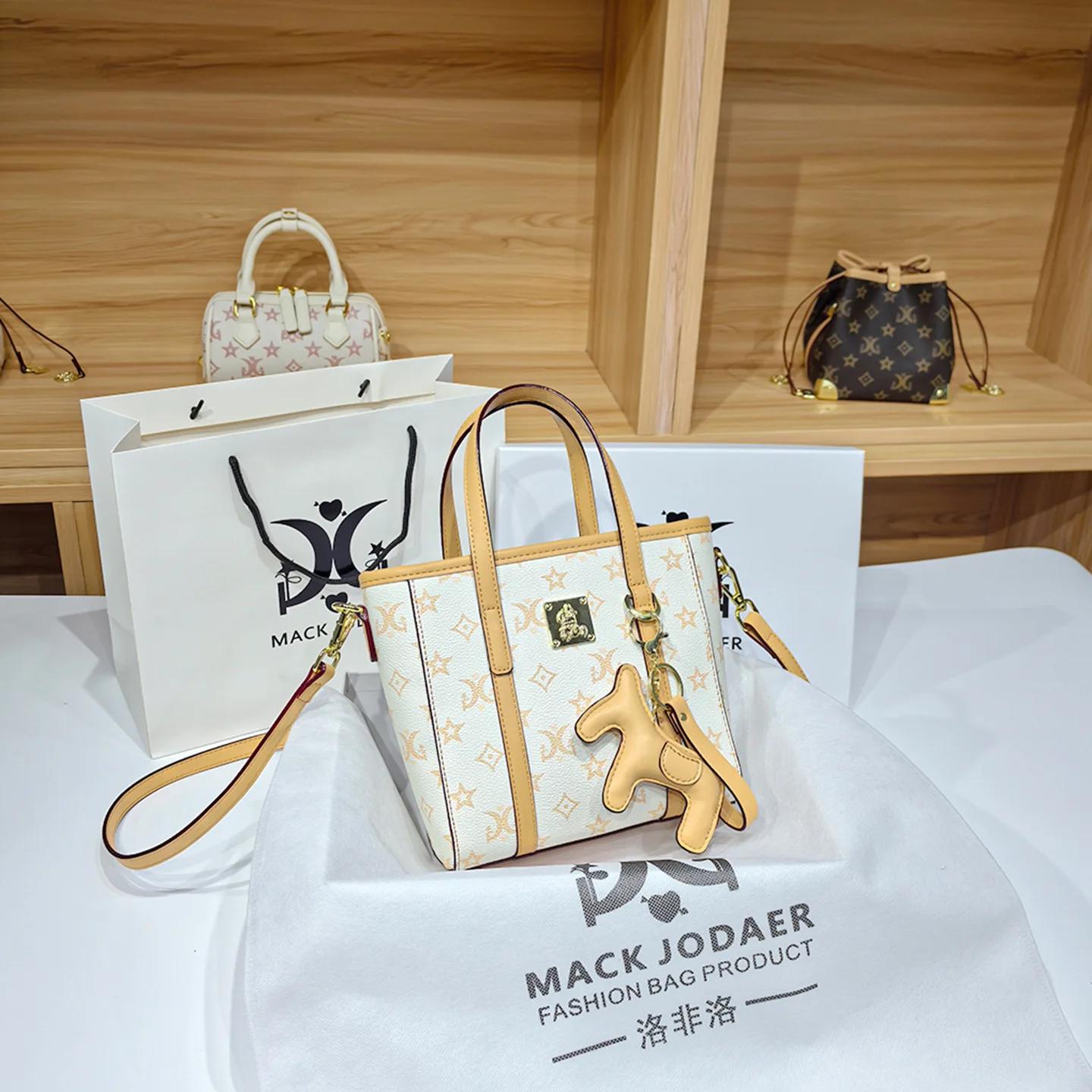 Designer Classic Vintage Diaper Bag For Women Elegant Minimalist Leather Large Capacity Luxury Fashion Tote Bag
Designer Classic Vintage Diaper Bag For Women Elegant Minimalist Leather Large Capacity Luxury Fashion Tote Bag