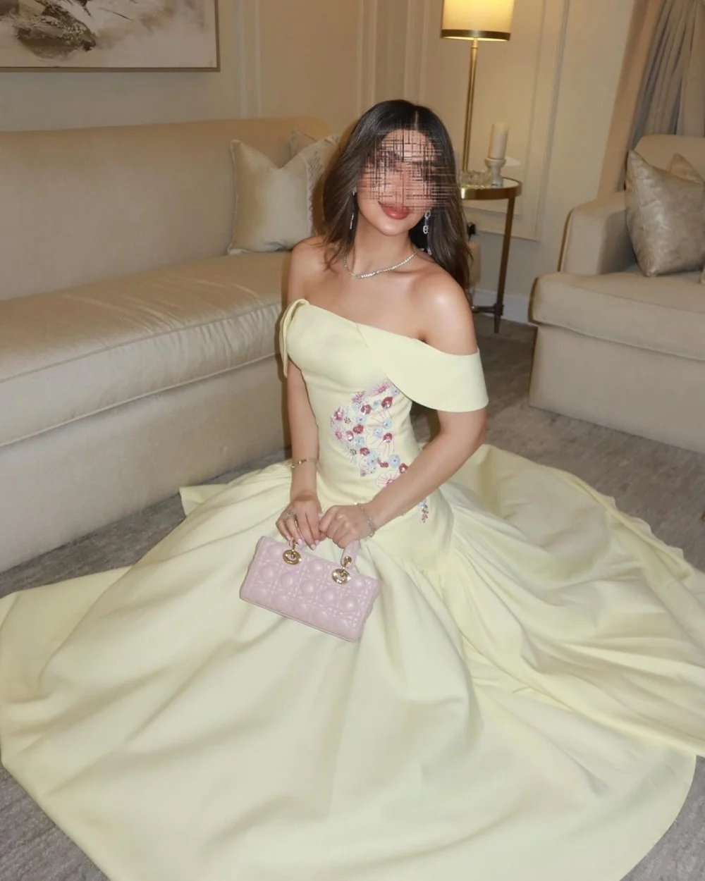 Customized Yellow Retro Pastrol Jersey Applique Beading Sequined A-line Off-the-shoulder Floor-Length Evening Dresses
Customized Yellow Retro Pastrol Jersey Applique Beading Sequined A-line Off-the-shoulder Floor-Length Evening Dresses