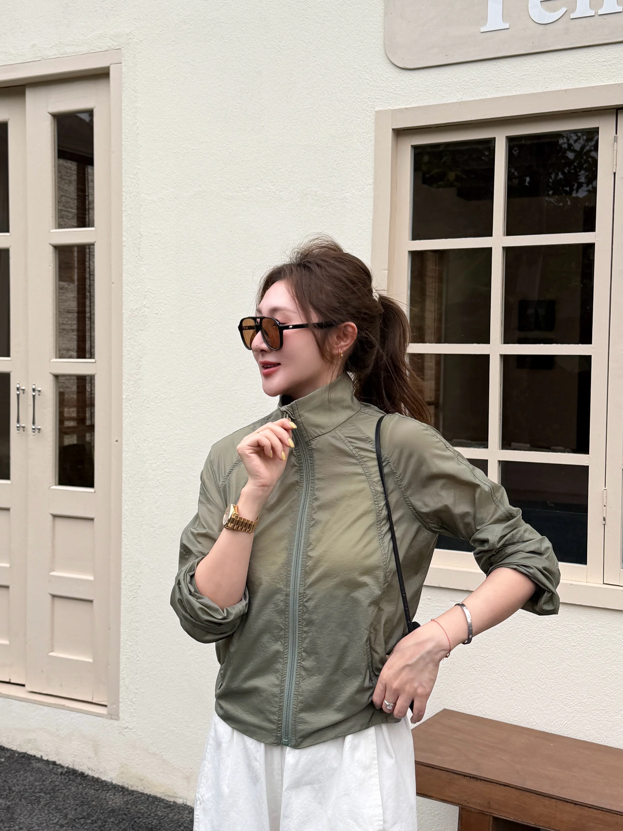 AIMURSE Women's Short Lightweight Stand Collar Sun Protection Jacket Summer Thin Skin Clothes Straight Tube Minimalist Style
AIMURSE Women's Short Lightweight Stand Collar Sun Protection Jacket Summer Thin Skin Clothes Straight Tube Minimalist Style