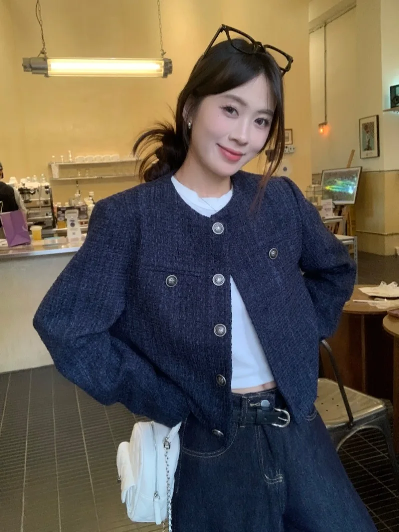 MiiiiX Office Lady Blue Tweed Coat Women Suit Jacket 2024 Autumn New Loose Solid O-neck Cardigan Short Outerwear Female Clothes
MiiiiX Office Lady Blue Tweed Coat Women Suit Jacket 2024 Autumn New Loose Solid O-neck Cardigan Short Outerwear Female Clothes