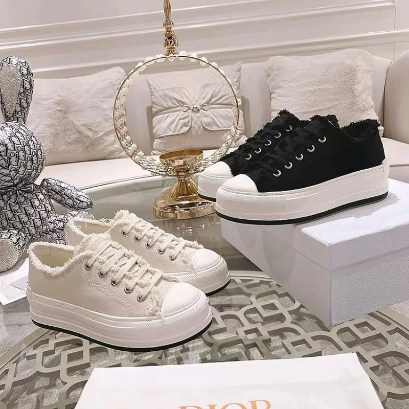 2025 Popular Styles Luxury D Fringe Platform Canvas Shoes Student Versatile Board Shoes New Casual White Shoes
2025 Popular Styles Luxury D Fringe Platform Canvas Shoes Student Versatile Board Shoes New Casual White Shoes