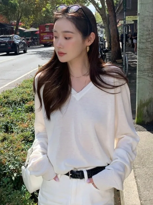 Summer New V-Ne Long Sve Knitted Sweater Women's Loose Lazy Sle Personali Versatile Sunscreen Coat Trendy
Summer New V-Ne Long Sve Knitted Sweater Women's Loose Lazy Sle Personali Versatile Sunscreen Coat Trendy