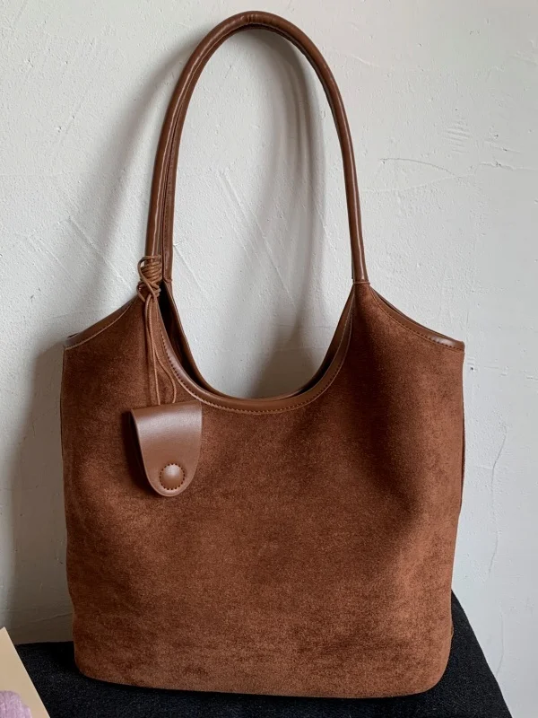 Винтажная большая сумка подмышки, женская большая вместительная сумка, осенне-зимняя модная сумка-тоут, сумка из матовой кожи
Винтажная большая сумка подмышки, женская большая вместительная сумка, осенне-зимняя модная сумка-тоут, сумка из матовой кожи