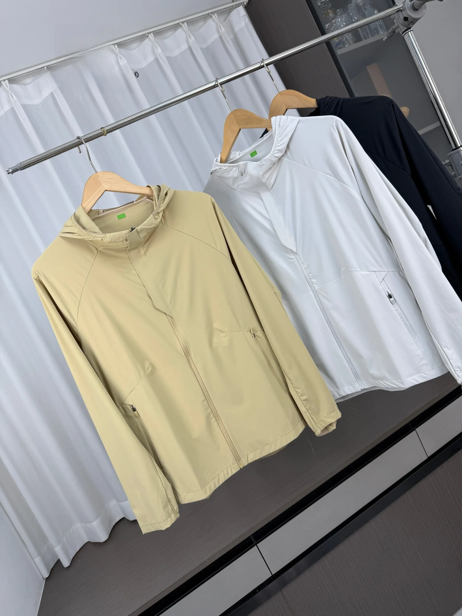 Functionality Meets Style: Laser-Pierced Ice Silk Men's Jacket for Spring Summer Couple's Fashion Breathable Sun Protection
Functionality Meets Style: Laser-Pierced Ice Silk Men's Jacket for Spring Summer Couple's Fashion Breathable Sun Protection