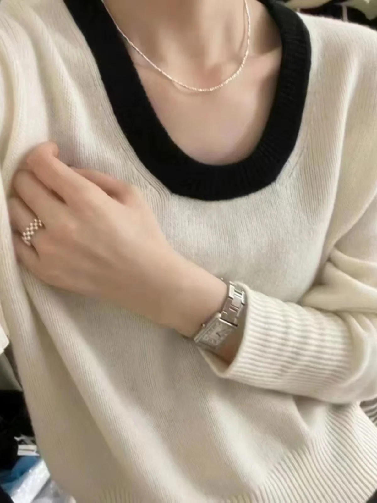 Thickened cashmere sweater women's loose short sweater women's autumn and winter sweater
Thickened cashmere sweater women's loose short sweater women's autumn and winter sweater
