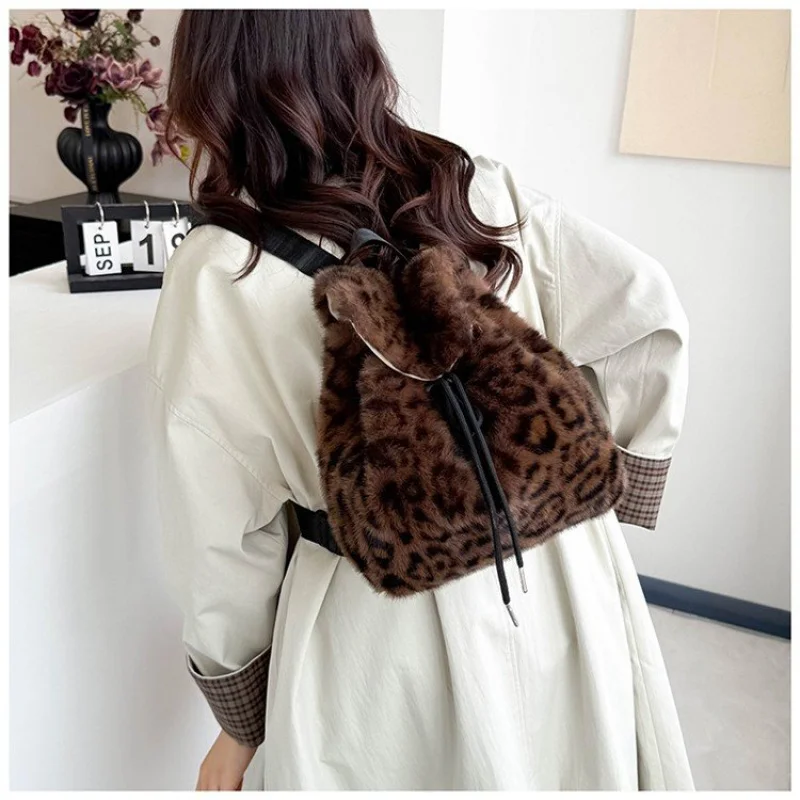 2025 New High-end Luxury Brand Ladies Leather Tote Bag Famous Designer Simple Vintage Paris
2025 New High-end Luxury Brand Ladies Leather Tote Bag Famous Designer Simple Vintage Paris