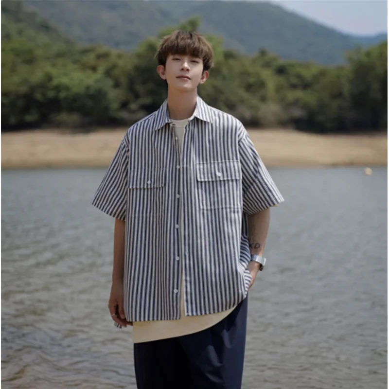 Men's shirt American striped summer short sleeved shirt Retro trend versatile Hong Kong casual loose fitting shirt Men's coat
Men's shirt American striped summer short sleeved shirt Retro trend versatile Hong Kong casual loose fitting shirt Men's coat