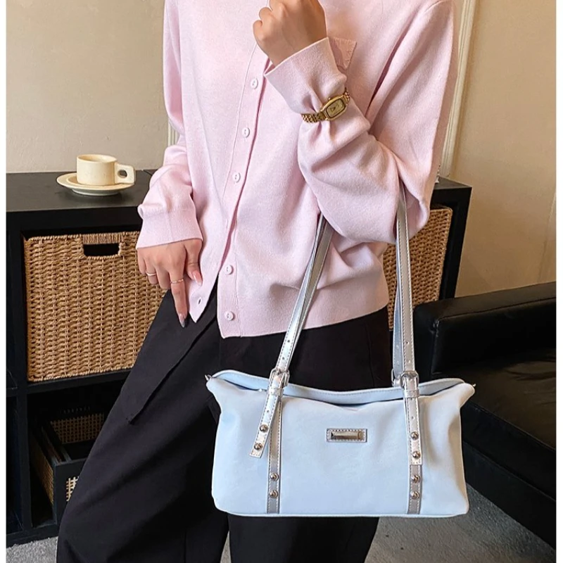 Women's Simple Shoulder Hobo Bag with Metal Details Multi-Color Options for Casual Outings, Daily Use & Weekend Errands Tote Bag
Women's Simple Shoulder Hobo Bag with Metal Details Multi-Color Options for Casual Outings, Daily Use & Weekend Errands Tote Bag