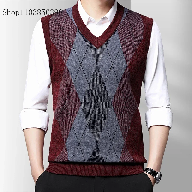 Men's Thickened Casual Sweater Tank Top Autumn and Winter Warm Men's Vest Busniess Smart Knitted Outwear Male
Men's Thickened Casual Sweater Tank Top Autumn and Winter Warm Men's Vest Busniess Smart Knitted Outwear Male