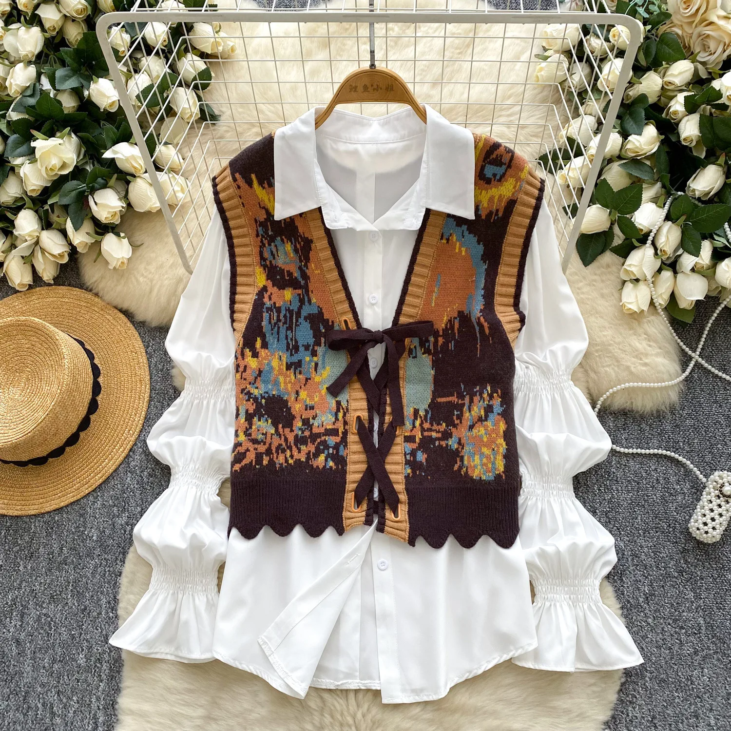Retro Lace-up V-neck Sleeveless Printed Knitted Vest Puff Sleeve Shirt Two-Piece Set
Retro Lace-up V-neck Sleeveless Printed Knitted Vest Puff Sleeve Shirt Two-Piece Set