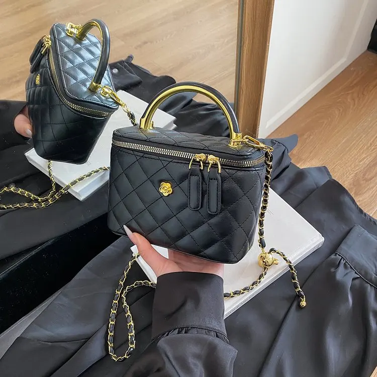 2026 New Elegant Women's Box Bag, Quilted Leather, Gold Handle, Camellia, Chain Shoulder Crossbody Bag
2026 New Elegant Women's Box Bag, Quilted Leather, Gold Handle, Camellia, Chain Shoulder Crossbody Bag