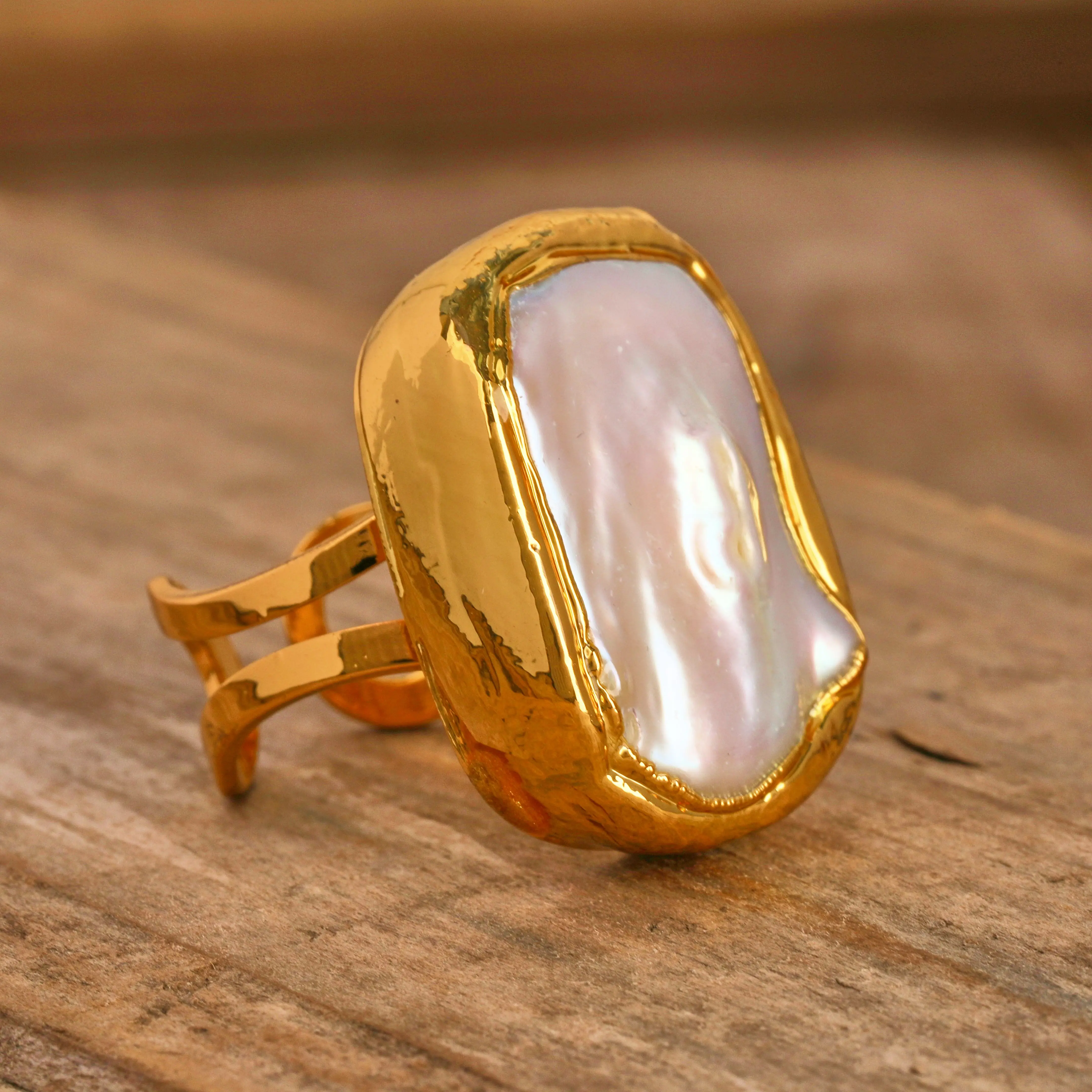 Adjustable Size 18K Gold Plated Inlaid Natural Freshwater Pearl Ring Classic Style for Gift or Party Made of Copper
Adjustable Size 18K Gold Plated Inlaid Natural Freshwater Pearl Ring Classic Style for Gift or Party Made of Copper